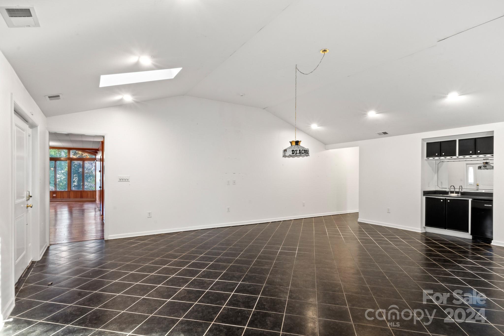 702 Forest Hill Drive Property Photo 20