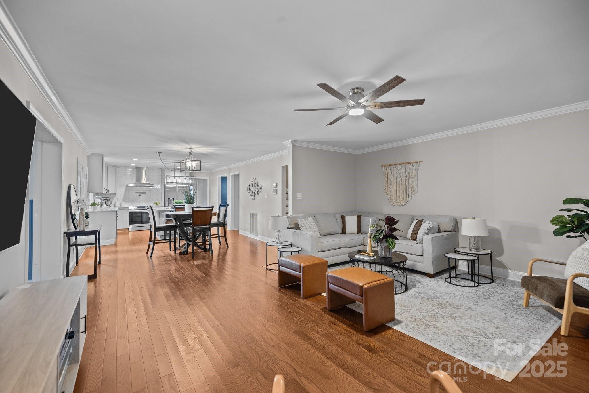 2733 Wellington Street Property Photo 8