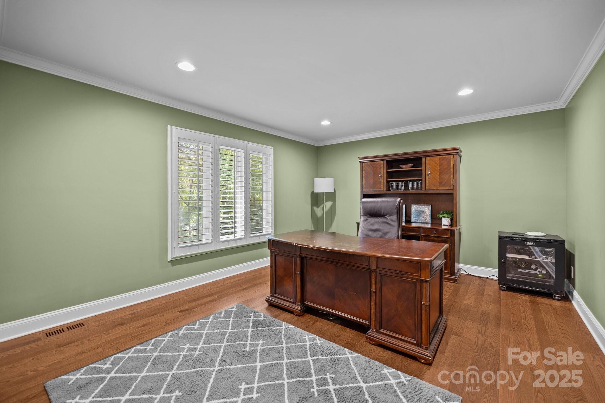 2733 Wellington Street Property Photo 10