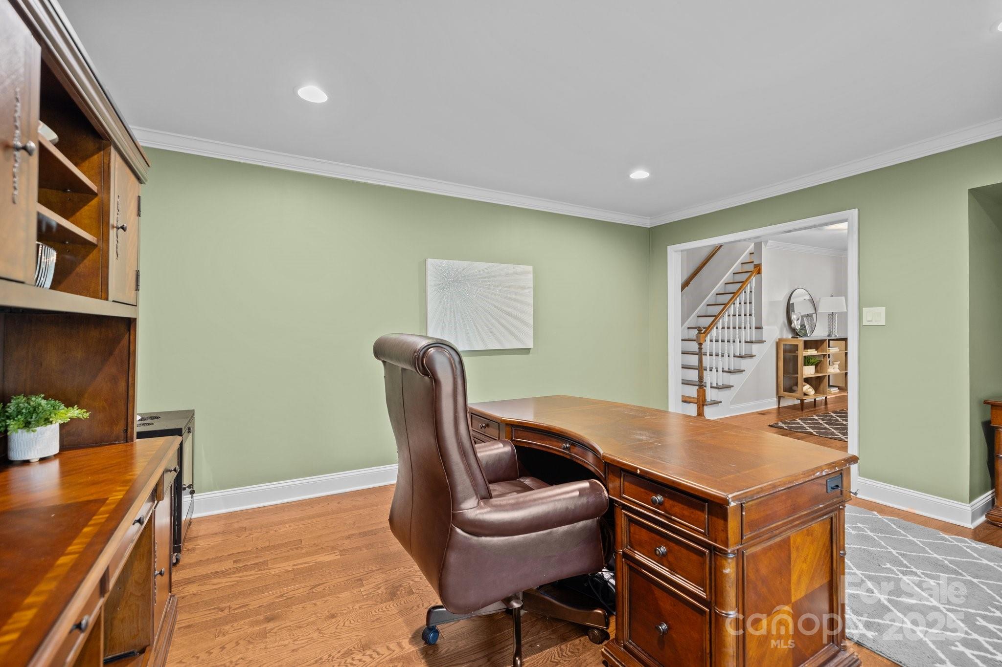 2733 Wellington Street Property Photo 11