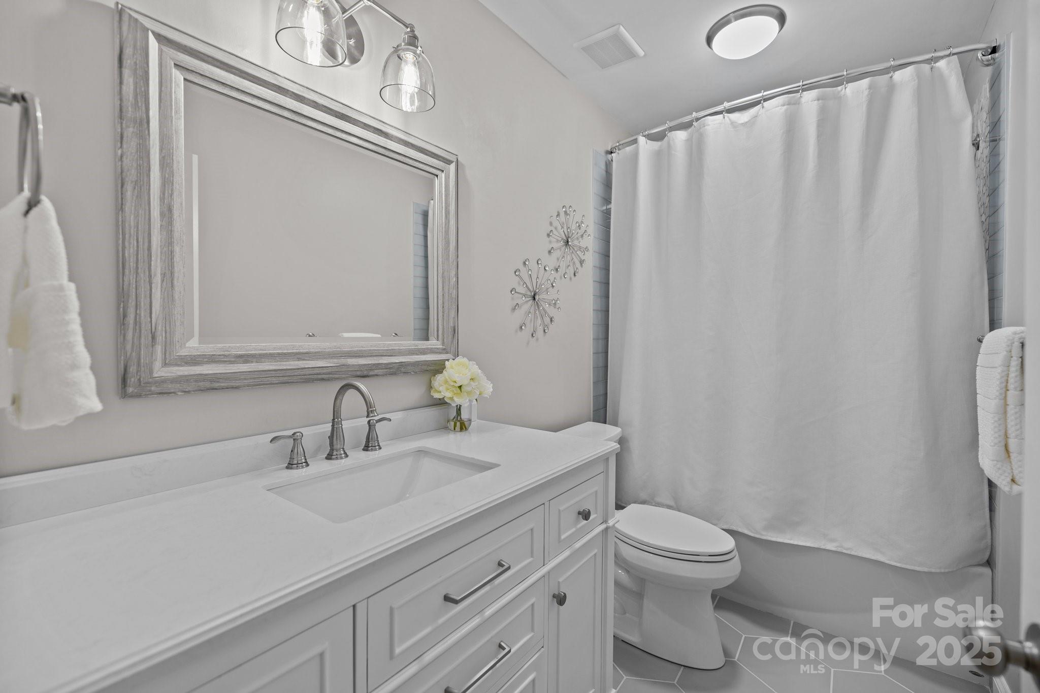 2733 Wellington Street Property Photo 21