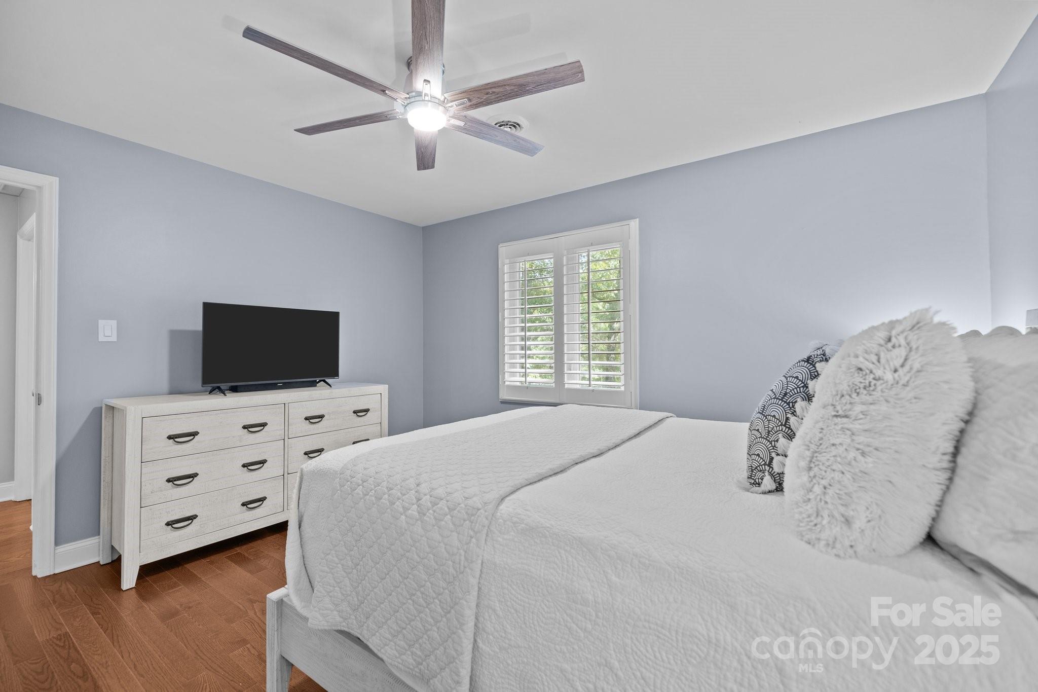 2733 Wellington Street Property Photo 23