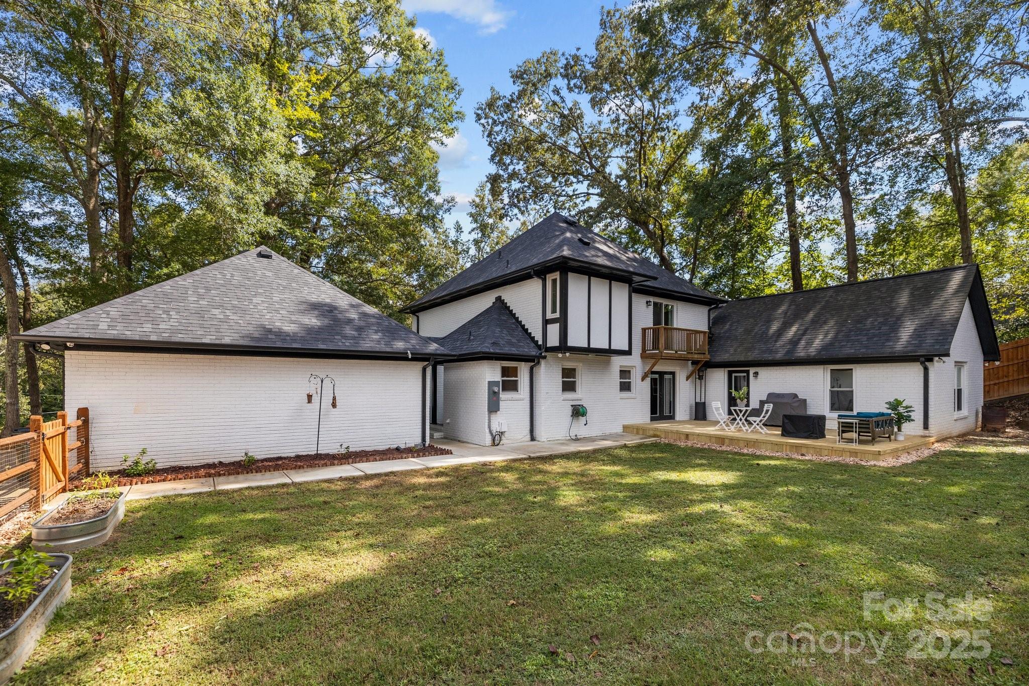 2733 Wellington Street Property Photo 29