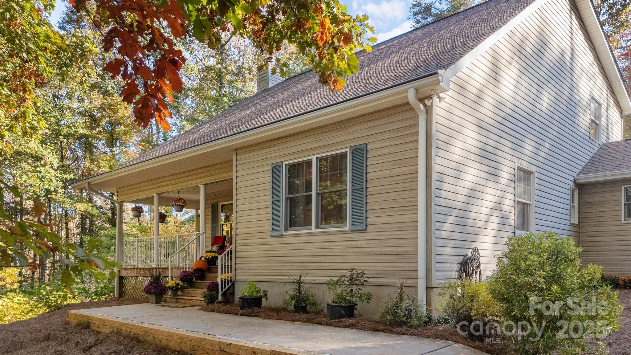 390 Hollow Wood Lane Property Photo 1