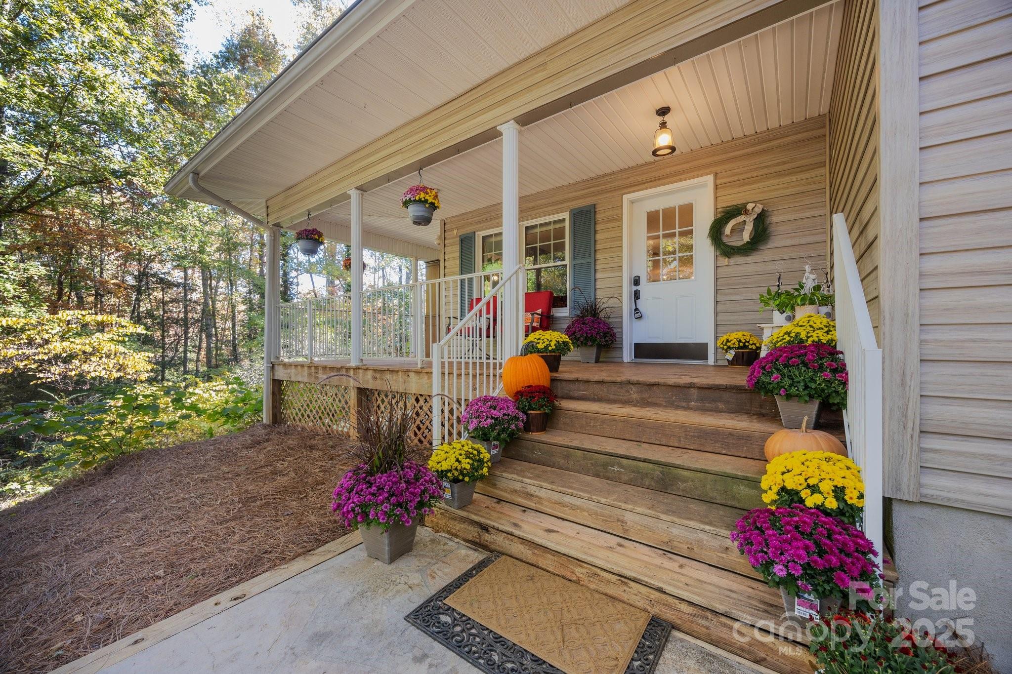 390 Hollow Wood Lane Property Photo 4