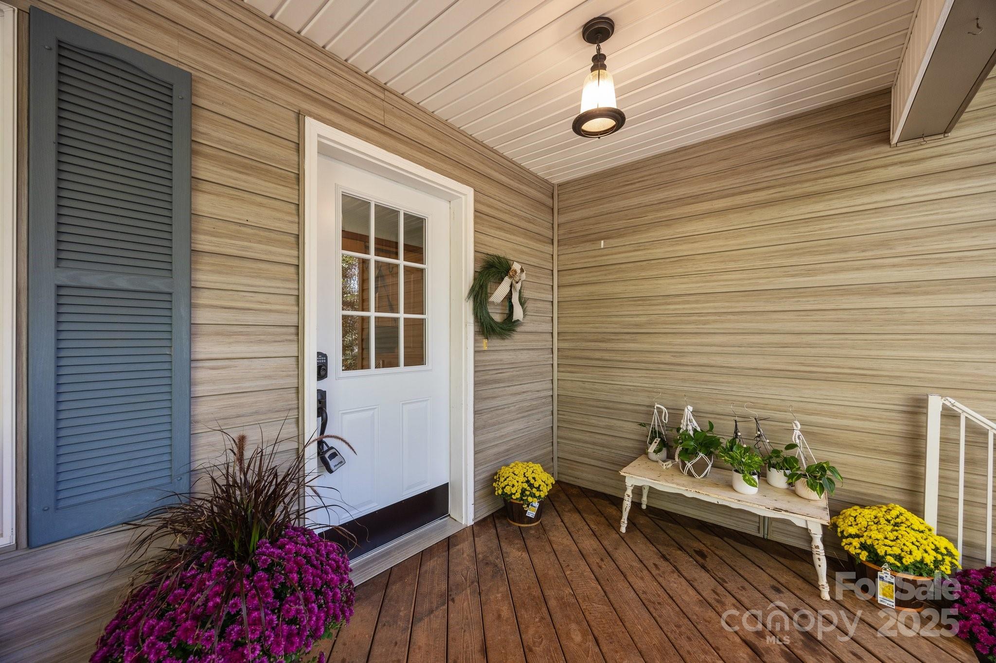 390 Hollow Wood Lane Property Photo 5