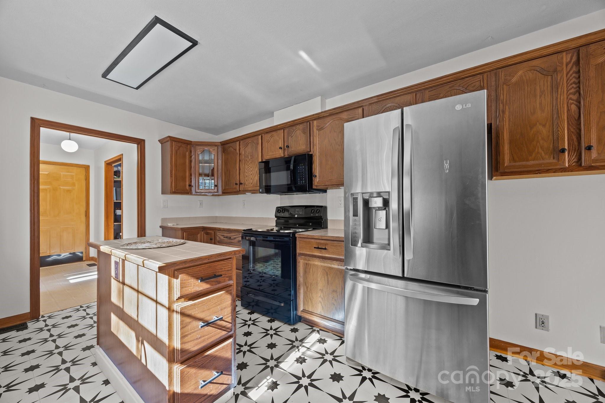 390 Hollow Wood Lane Property Photo 14