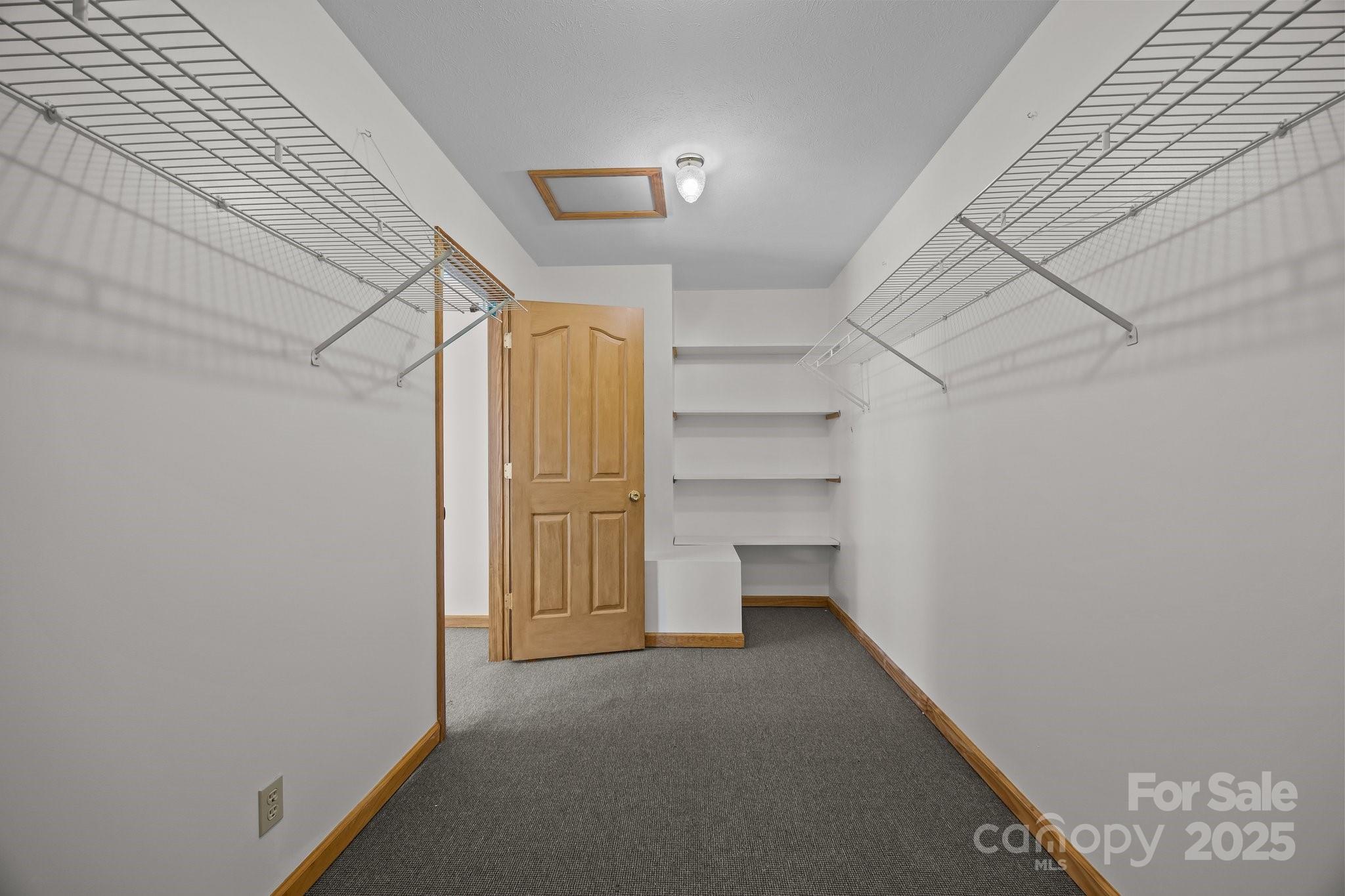 390 Hollow Wood Lane Property Photo 23