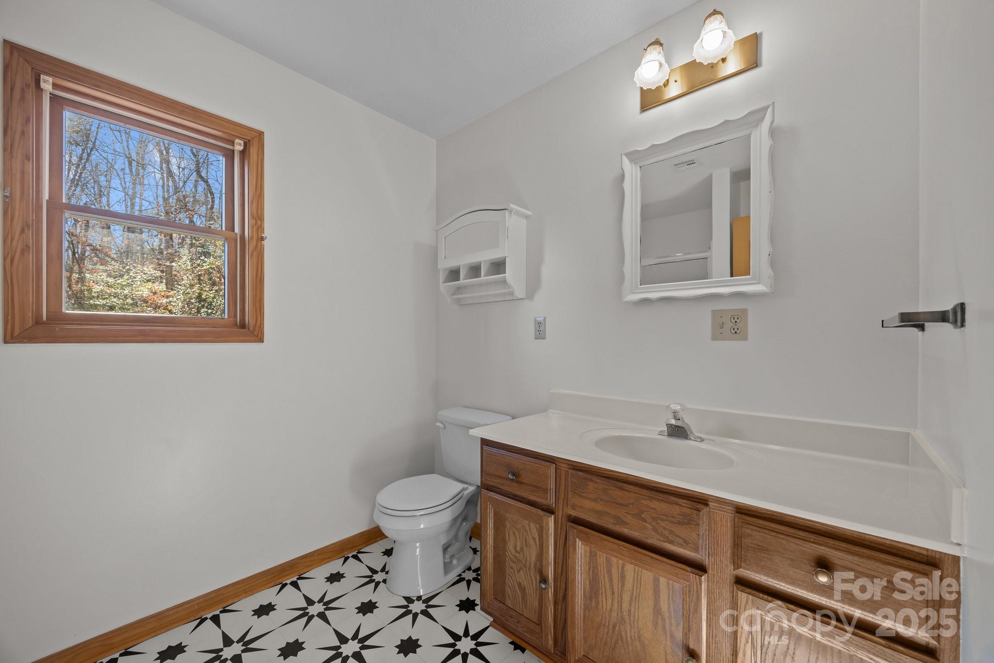 390 Hollow Wood Lane Property Photo 24