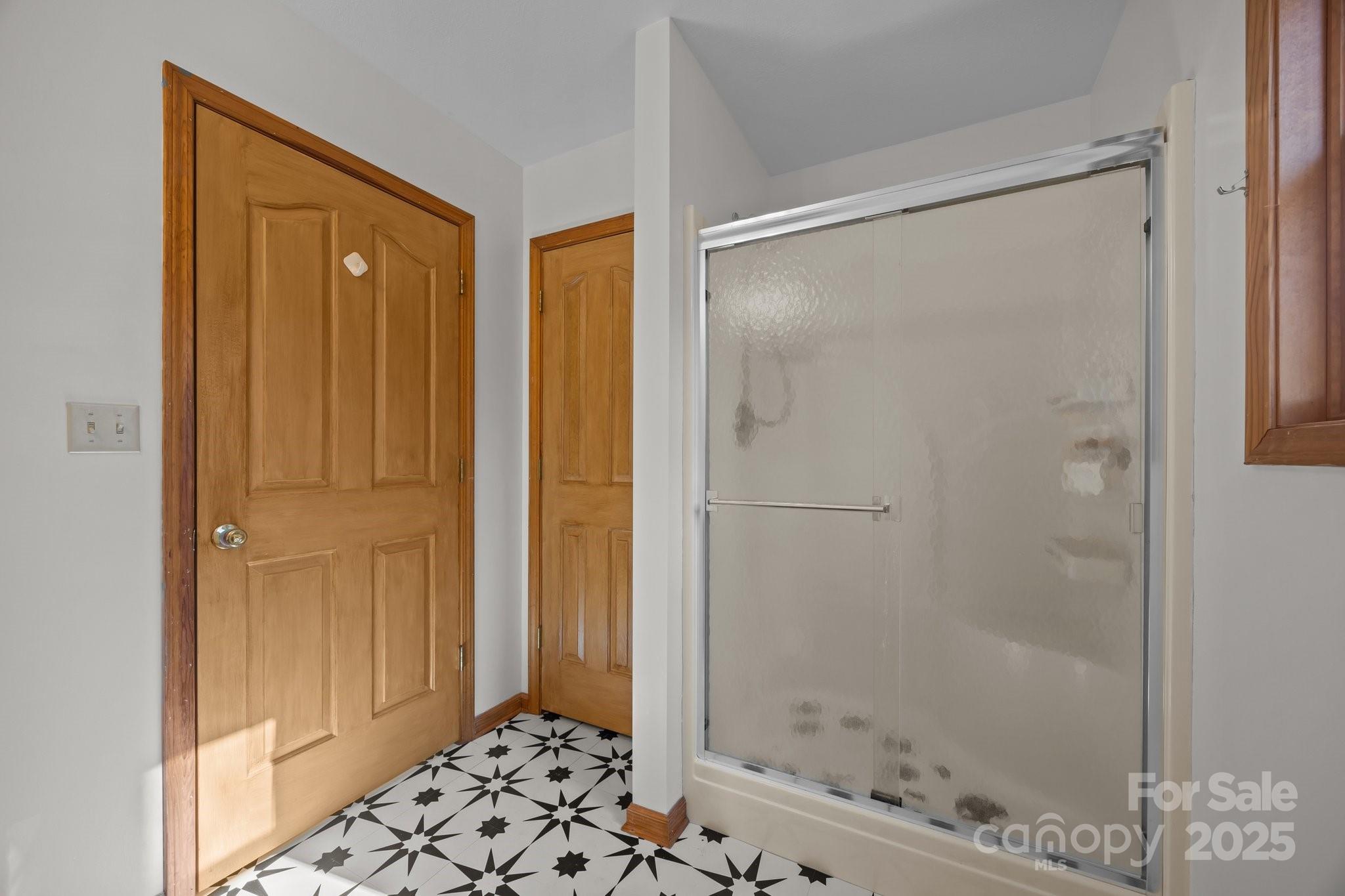 390 Hollow Wood Lane Property Photo 25