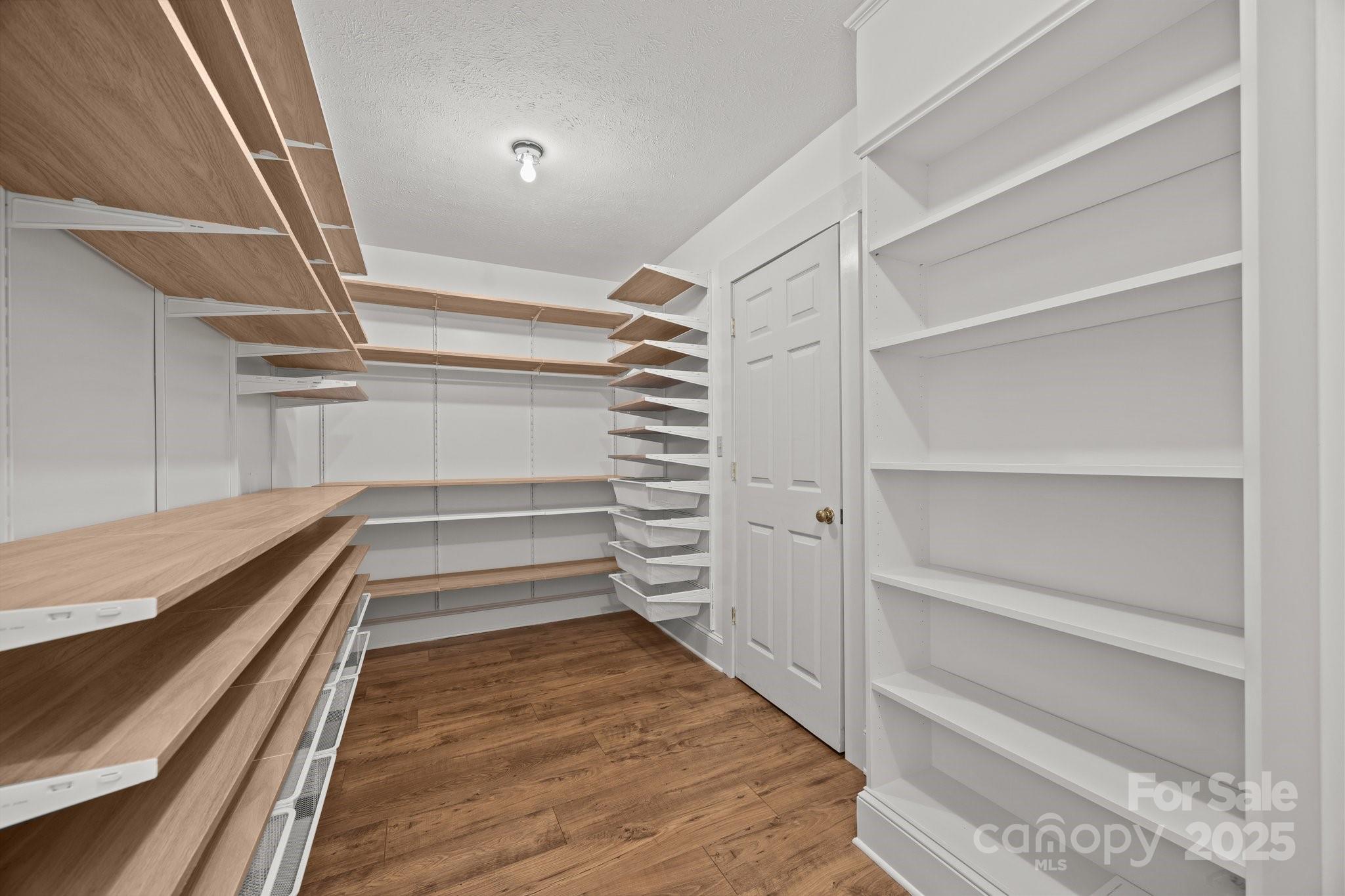 390 Hollow Wood Lane Property Photo 28