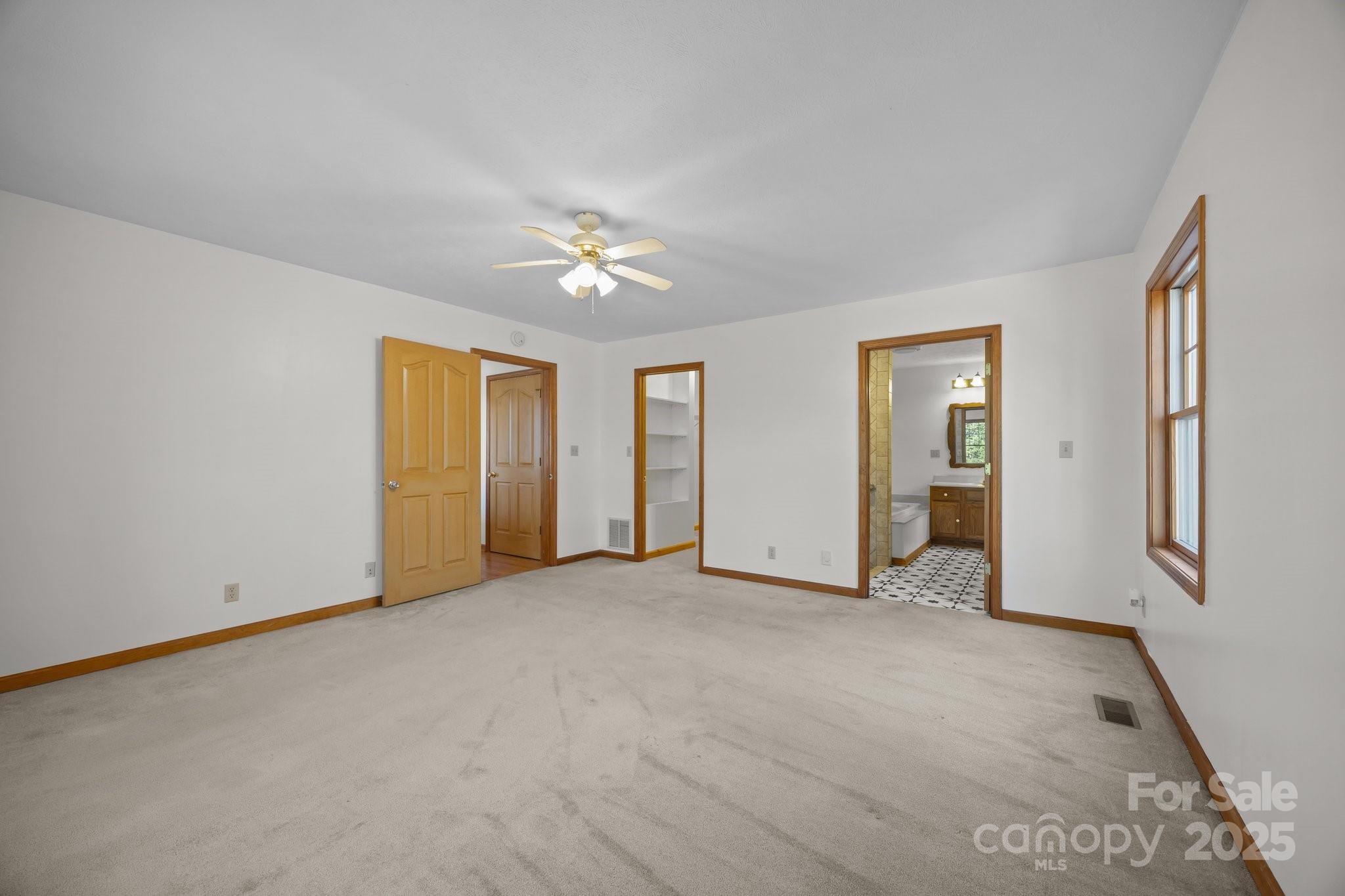 390 Hollow Wood Lane Property Photo 30