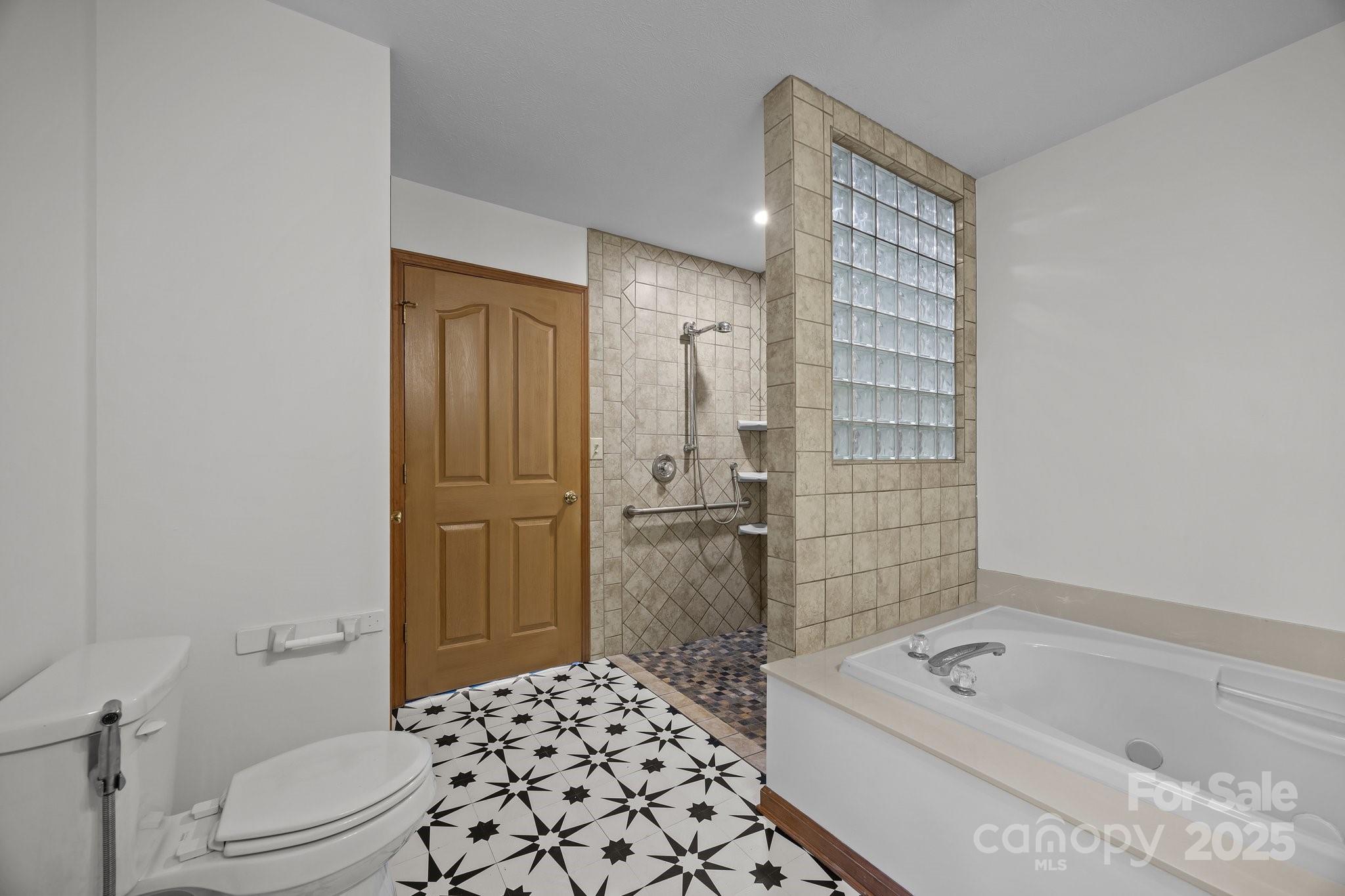 390 Hollow Wood Lane Property Photo 32