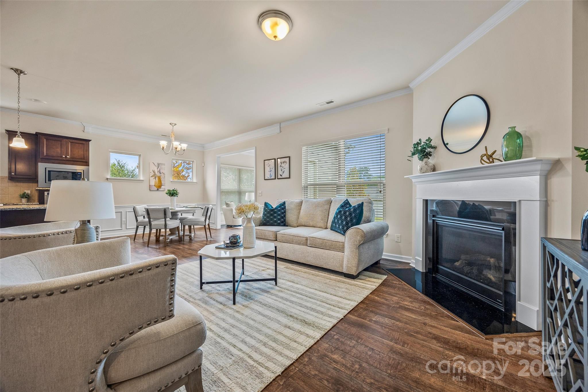 984 Kirby Drive Property Photo 2
