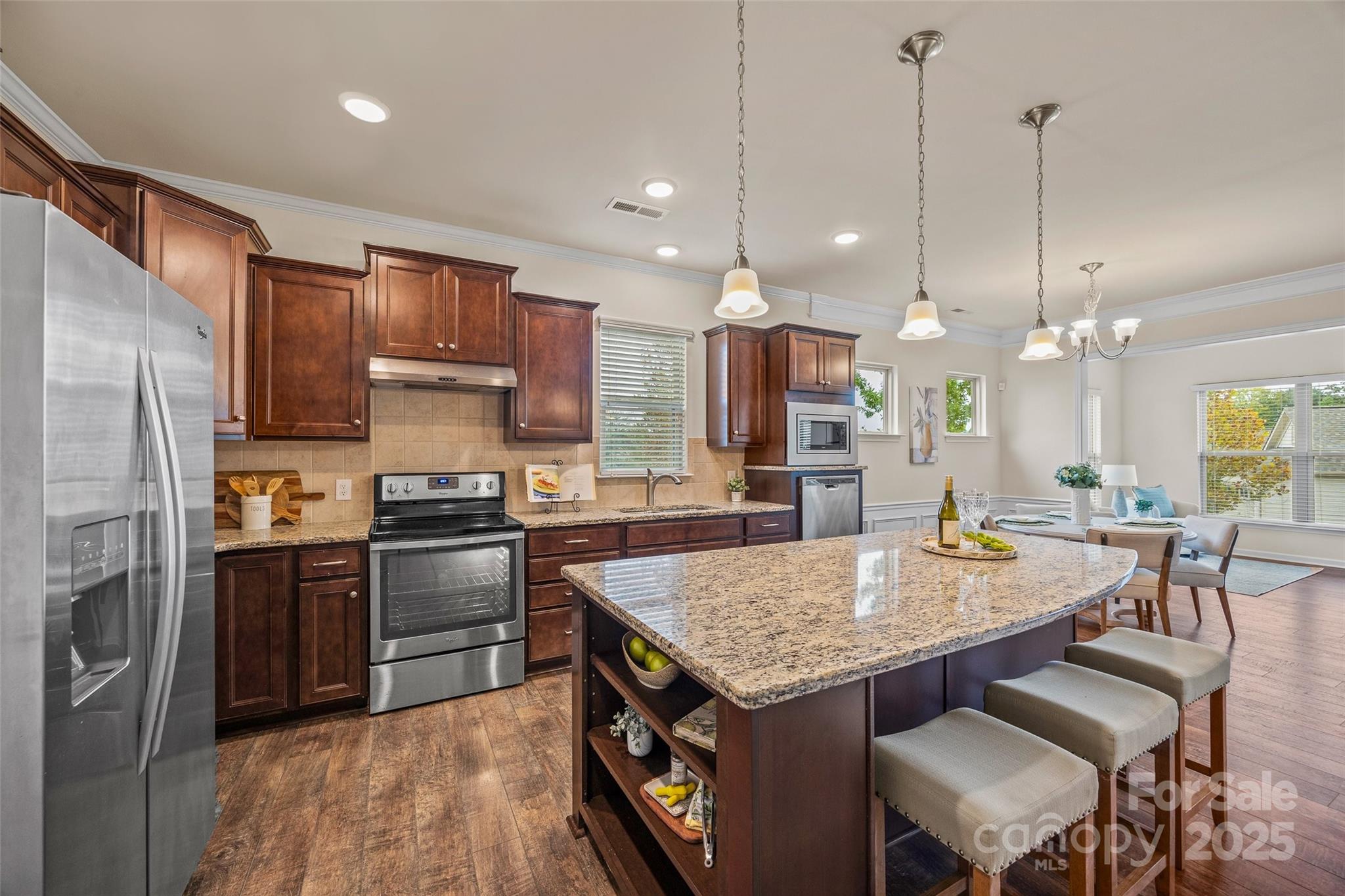 984 Kirby Drive Property Photo 3