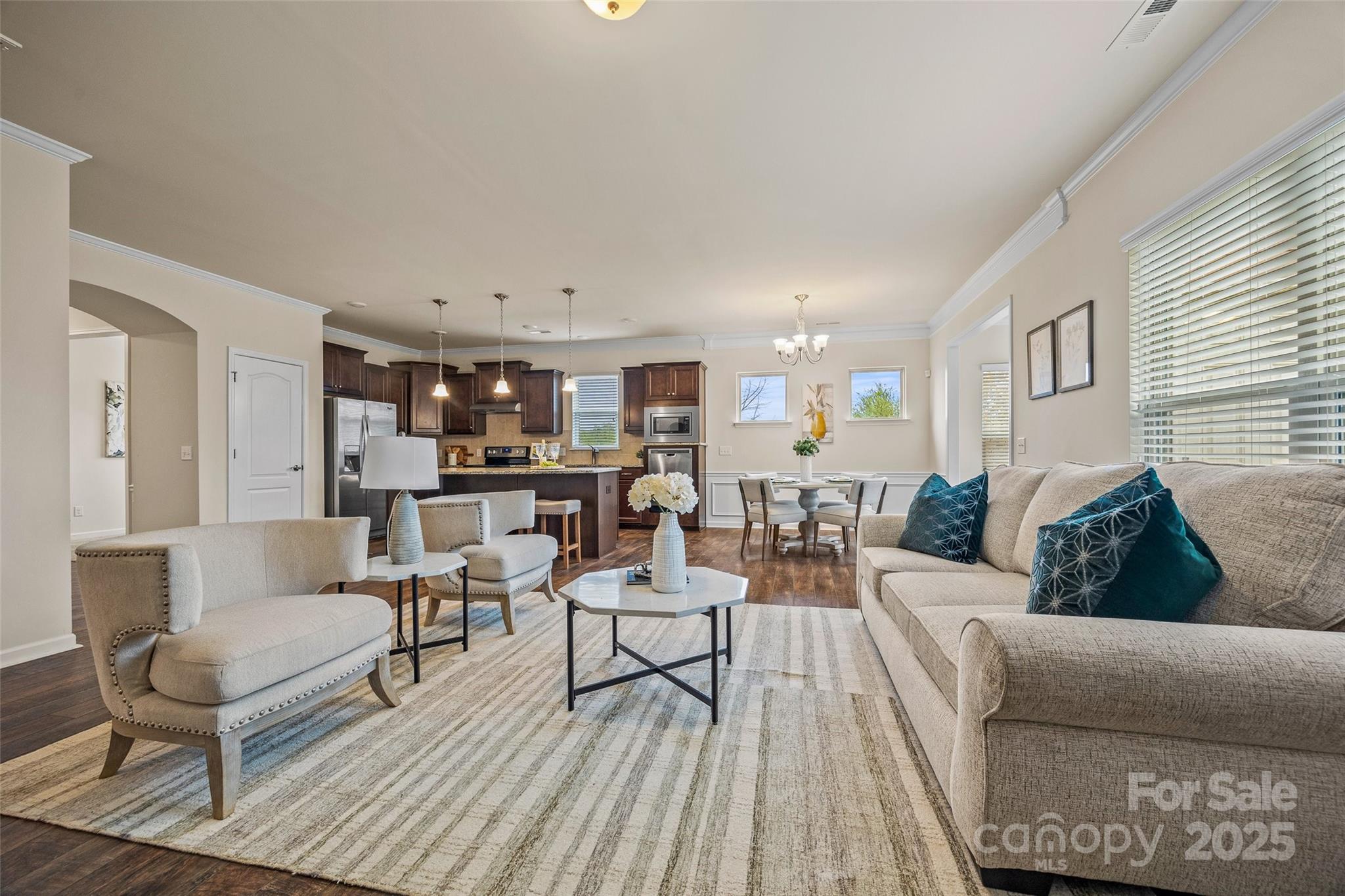 984 Kirby Drive Property Photo 4
