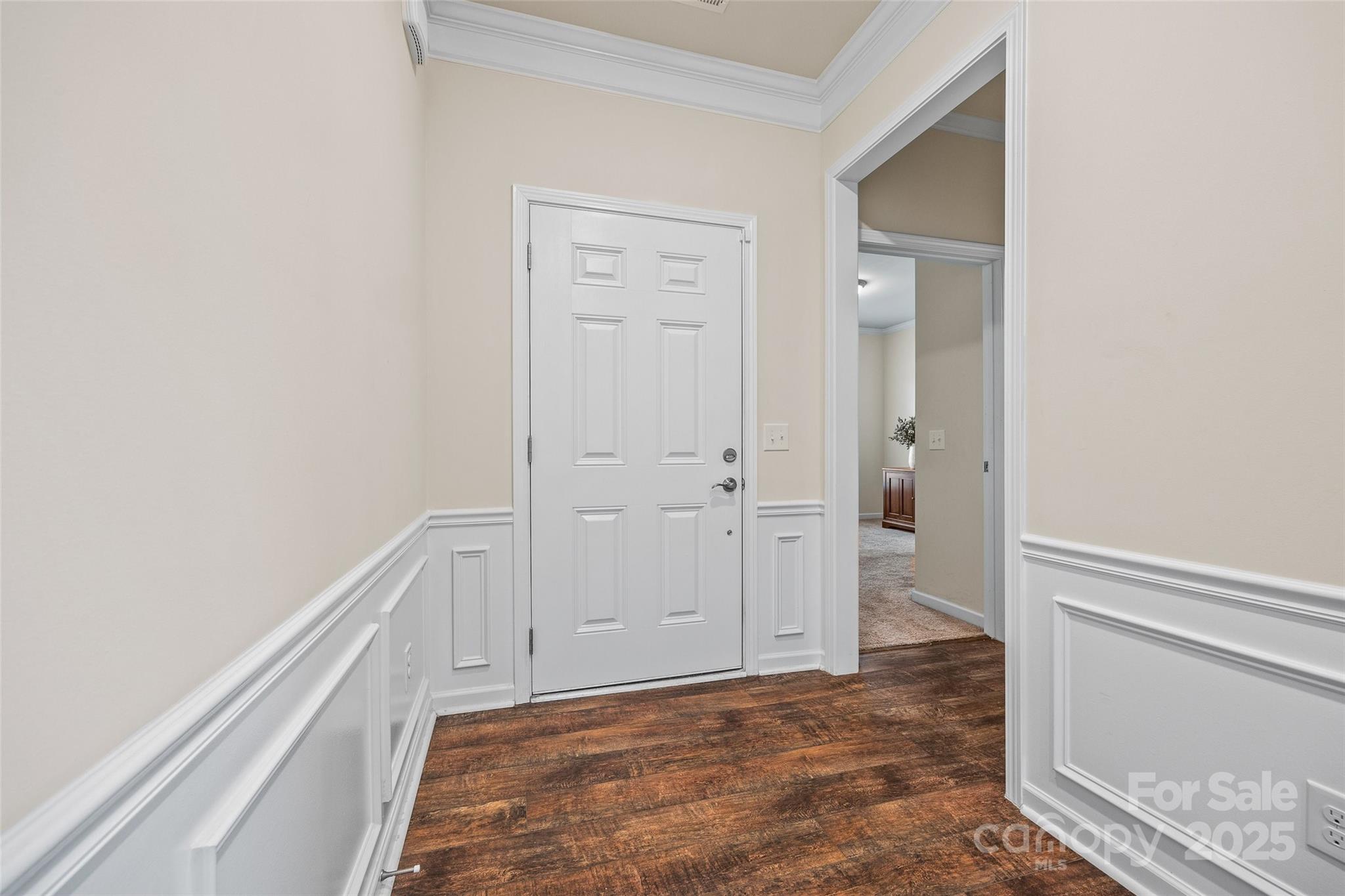 984 Kirby Drive Property Photo 8
