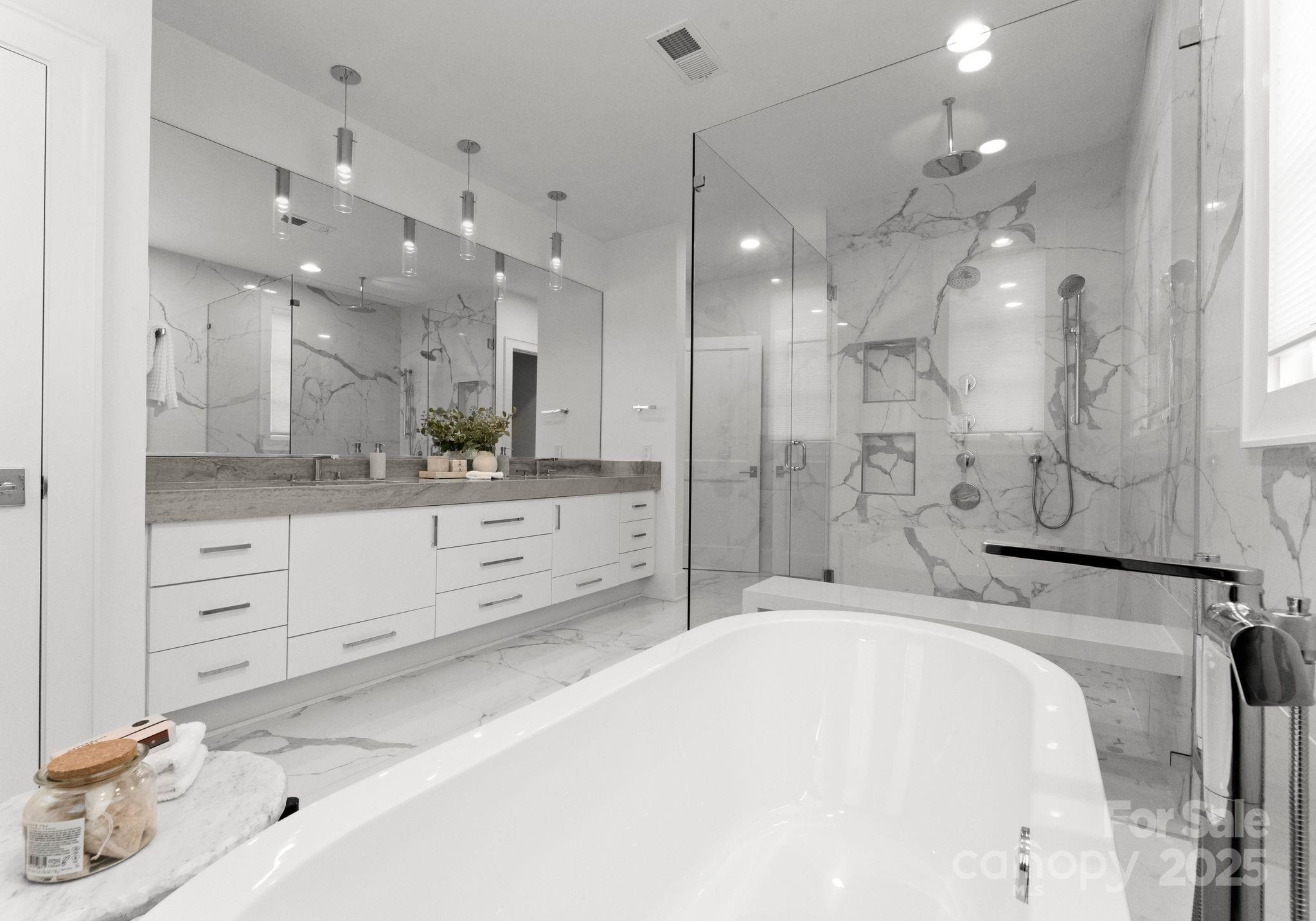 1446 Queens Road Property Photo 16