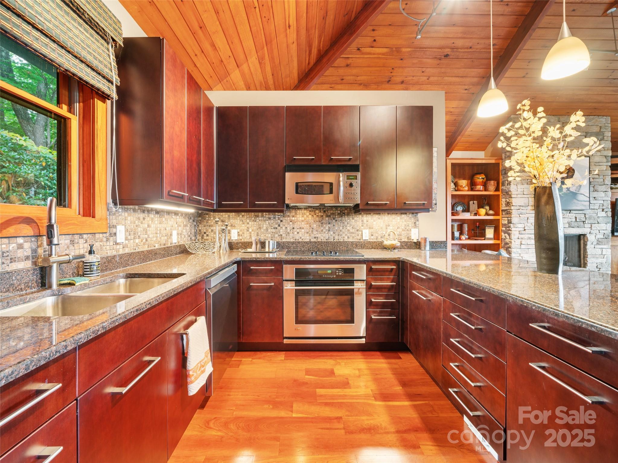393 Deer Trail Drive Property Photo 8