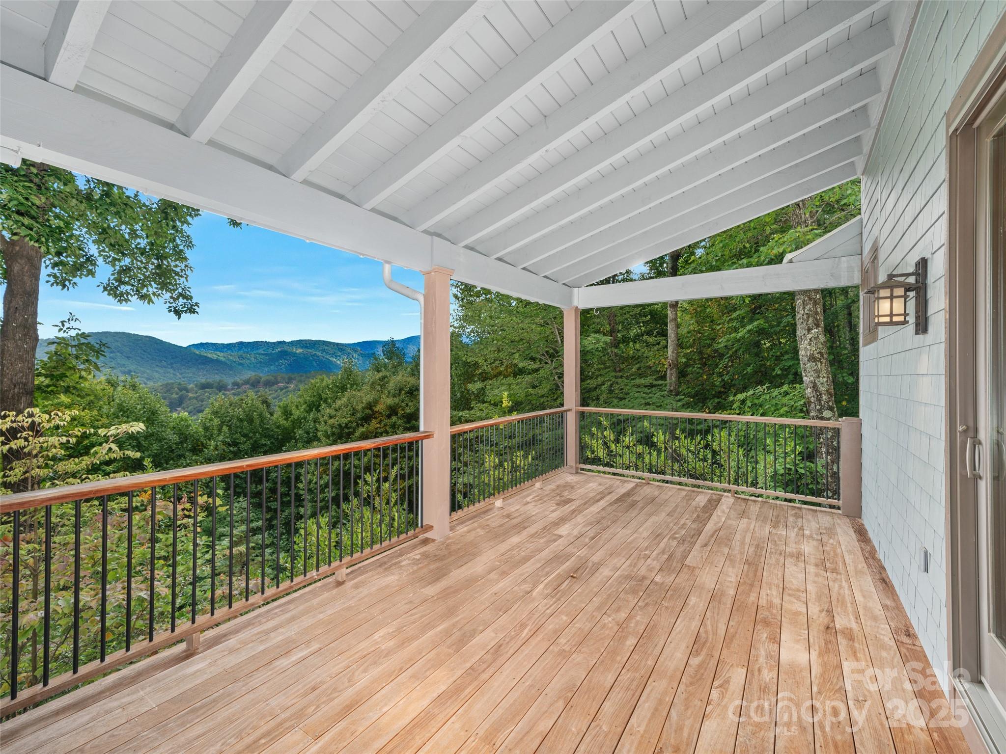 393 Deer Trail Drive Property Photo 12