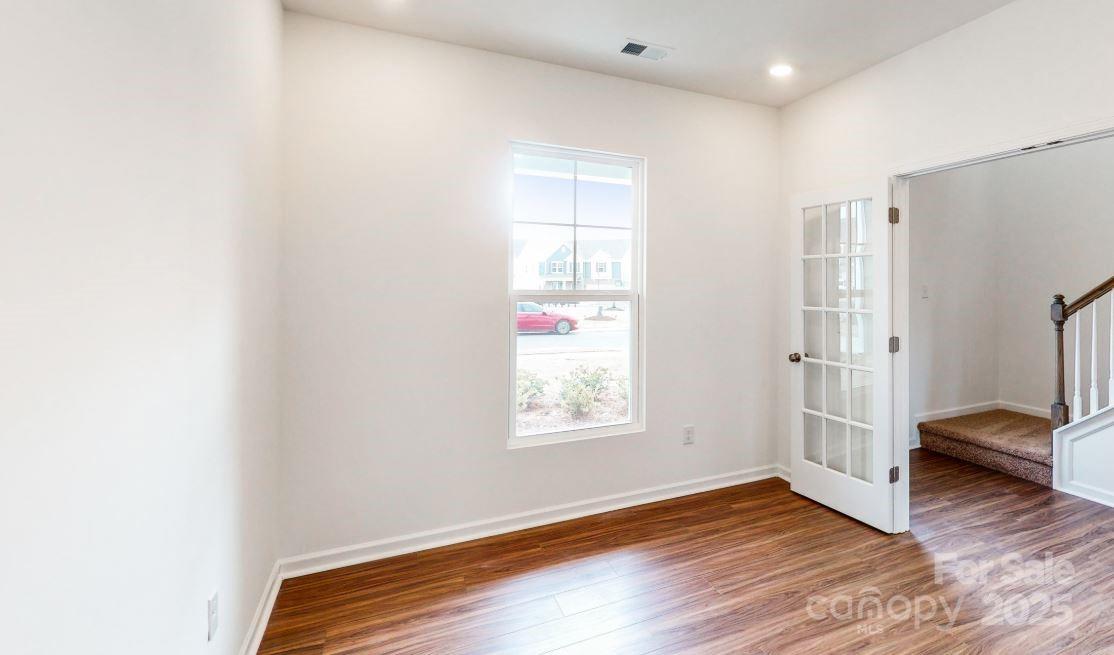 2074 Van Buren Road Property Photo 2