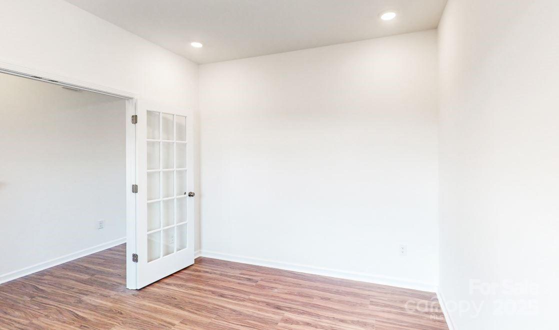 2074 Van Buren Road Property Photo 3