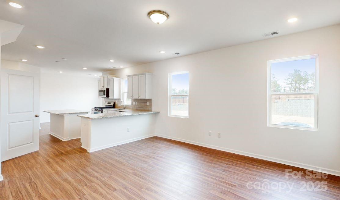 2074 Van Buren Road Property Photo 9
