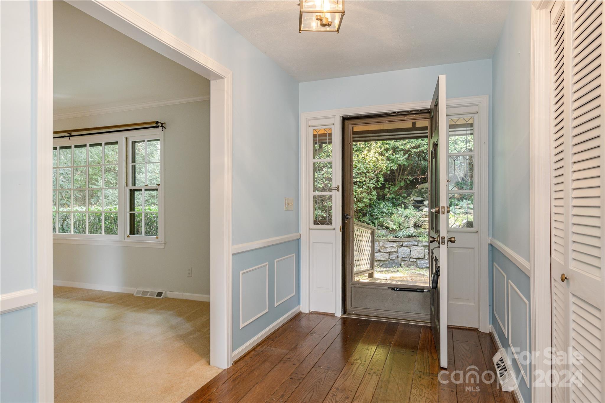 1010 Indian Hill Road Property Photo 3