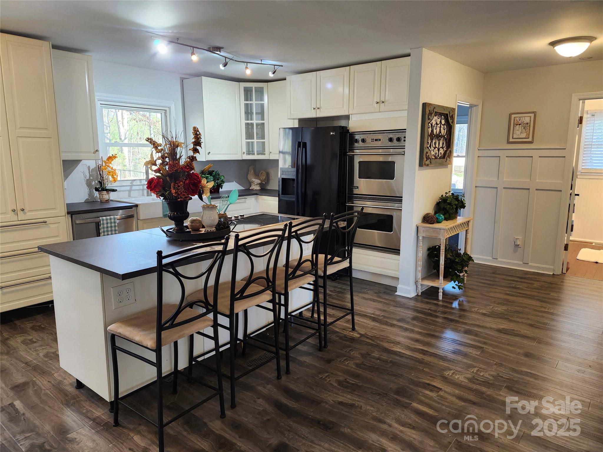 331 Sunderland Road Property Photo 1
