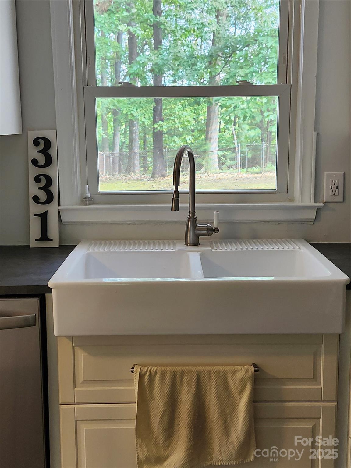 331 Sunderland Road Property Photo 4