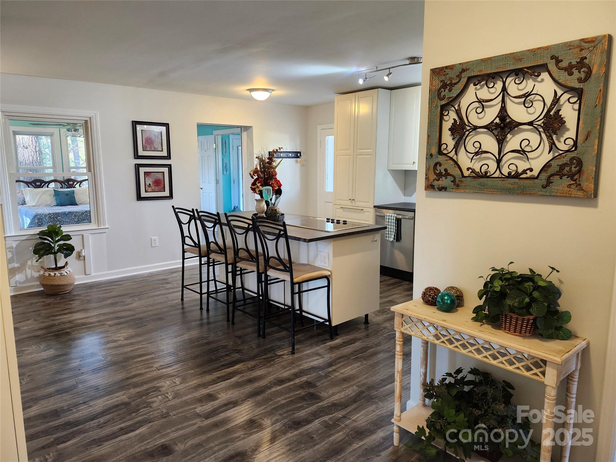 331 Sunderland Road Property Photo 5