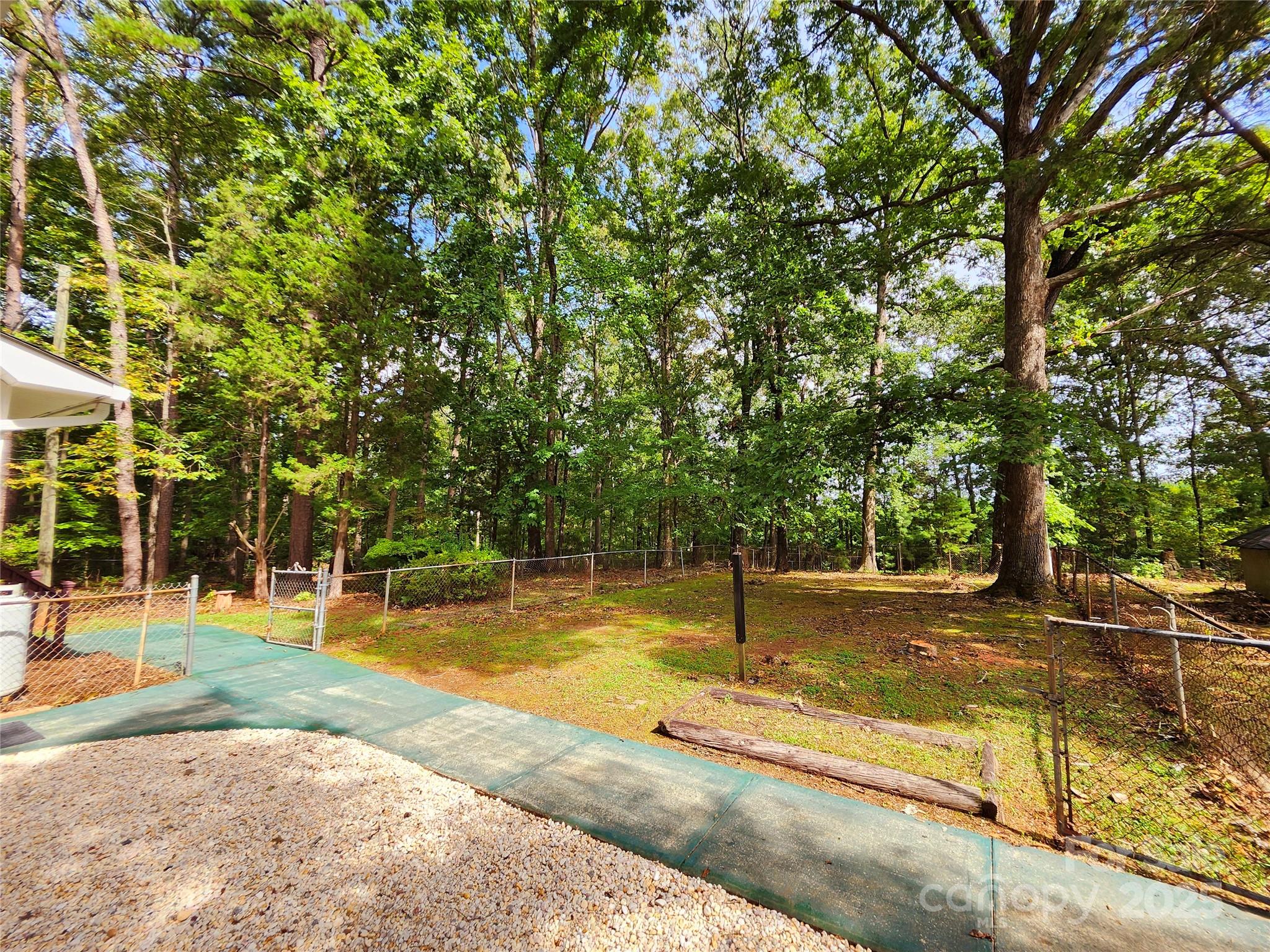 331 Sunderland Road Property Photo 36