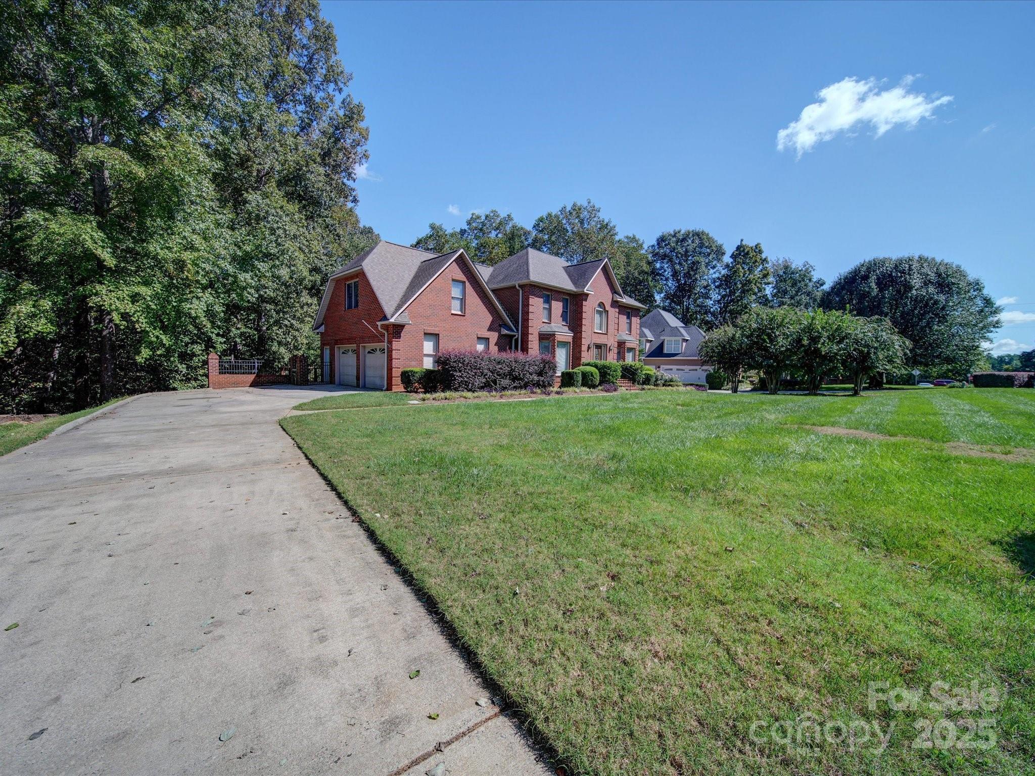 907 Weymouth Drive Property Photo 1