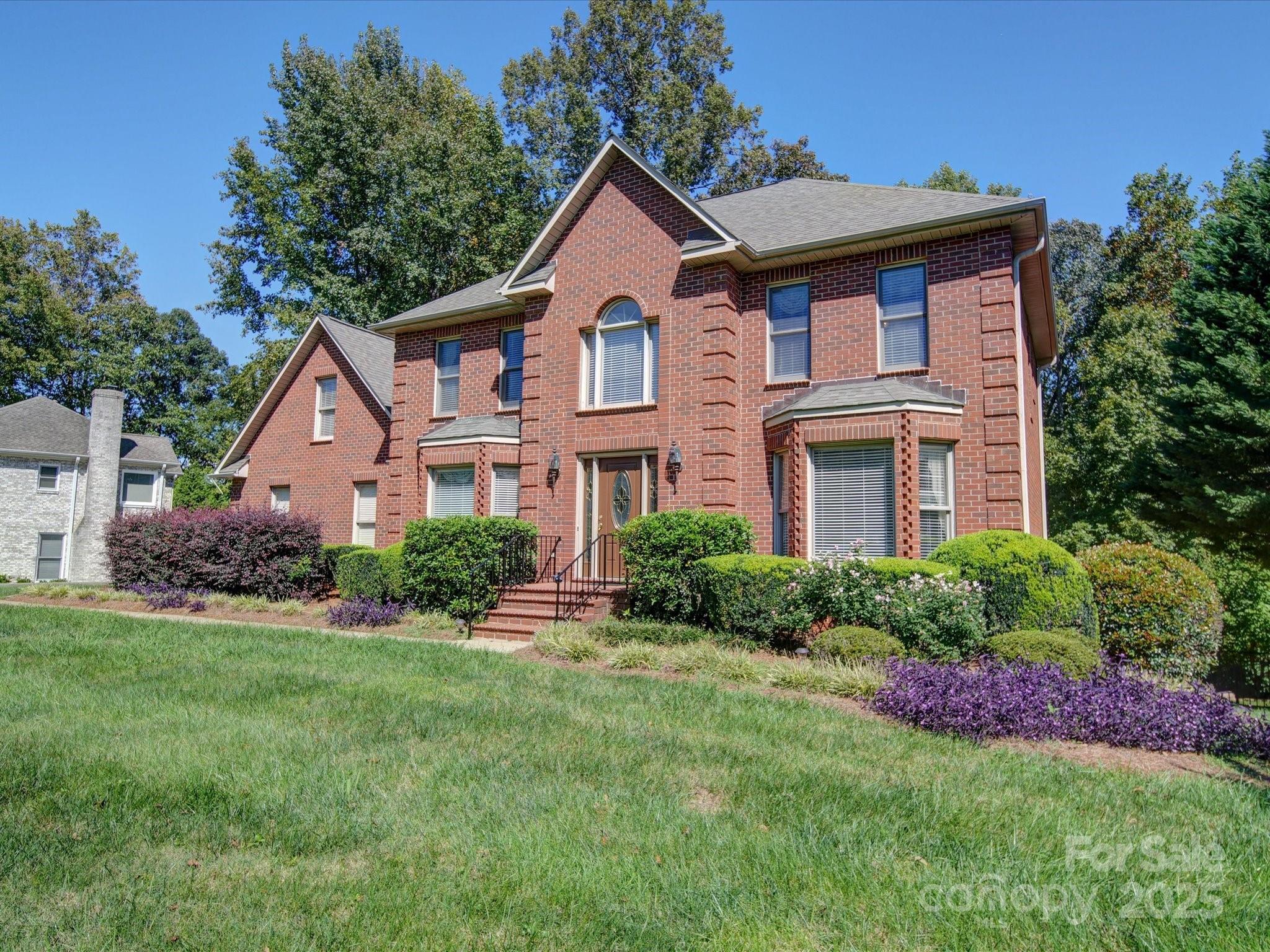 907 Weymouth Drive Property Photo 2