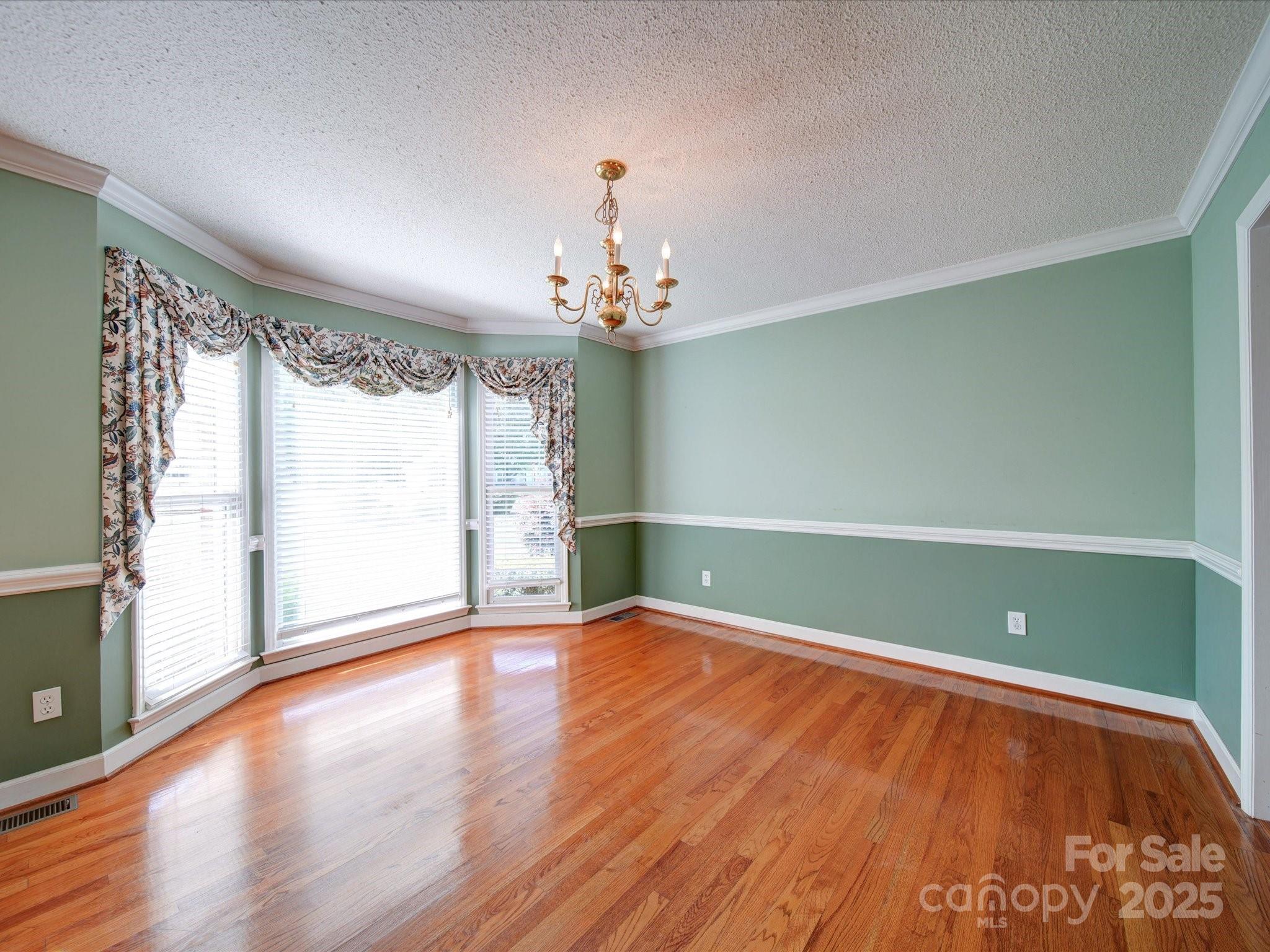 907 Weymouth Drive Property Photo 6