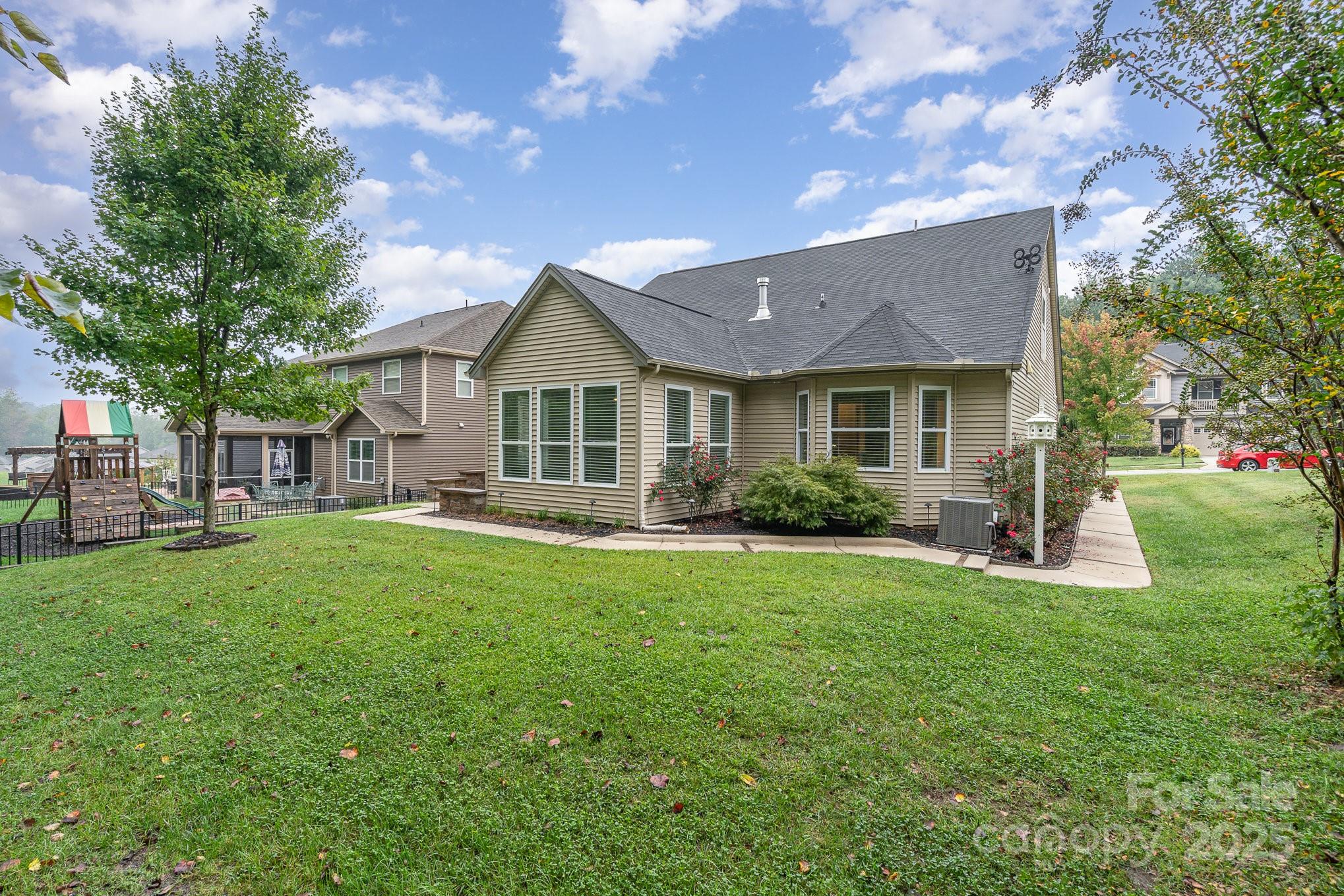 3150 Helmsley Court Property Photo 4