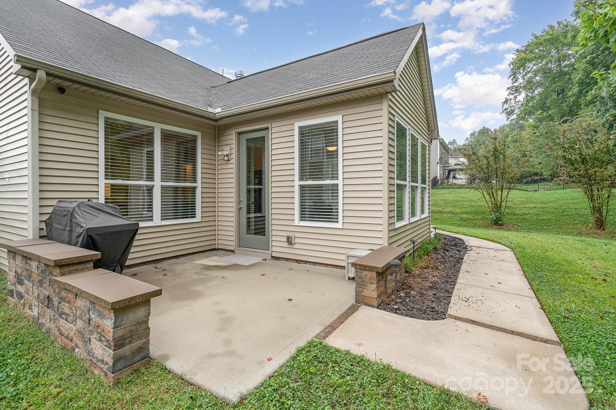 3150 Helmsley Court Property Photo 6
