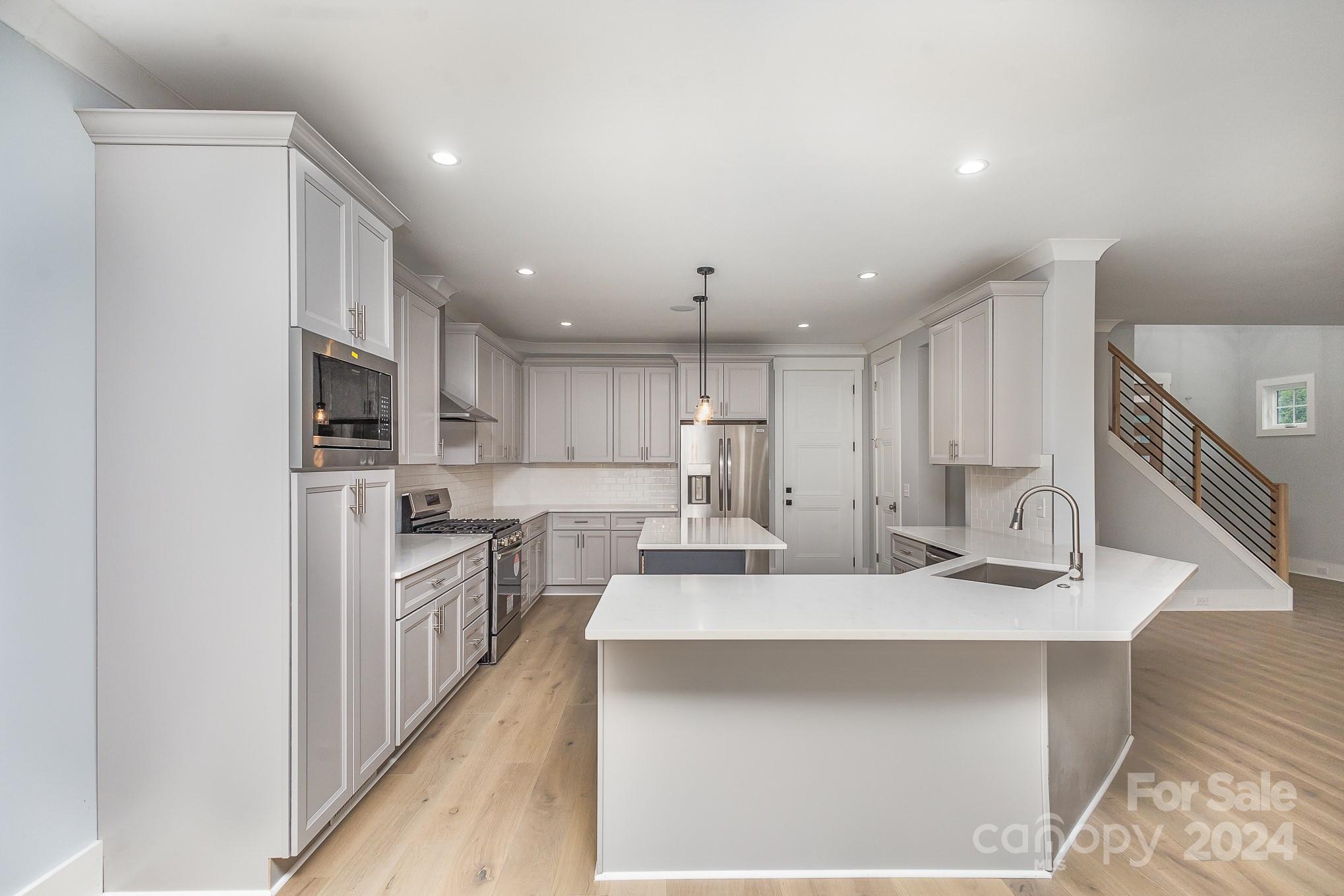 2305 Sanders Avenue Property Photo 4