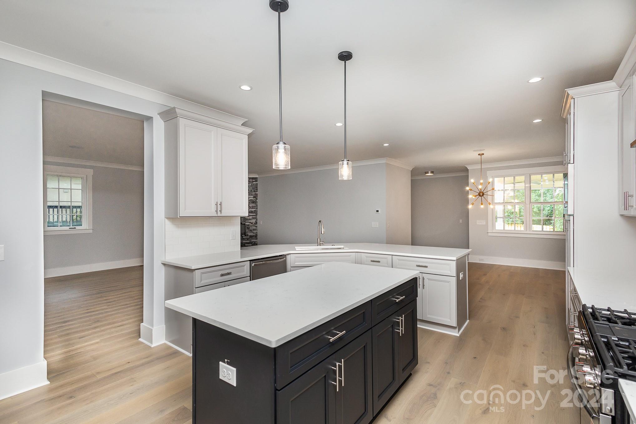 2305 Sanders Avenue Property Photo 6