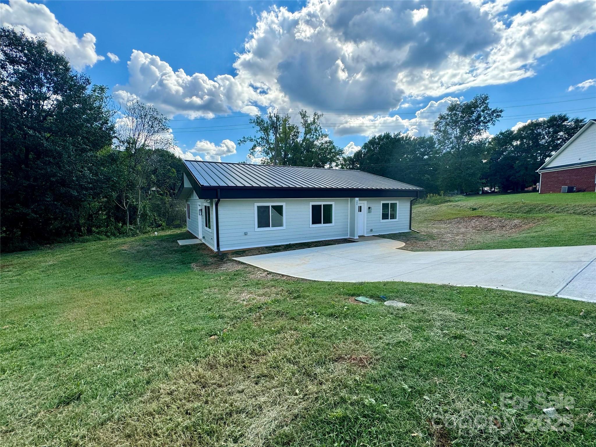 901 Linney Lane Property Photo 1