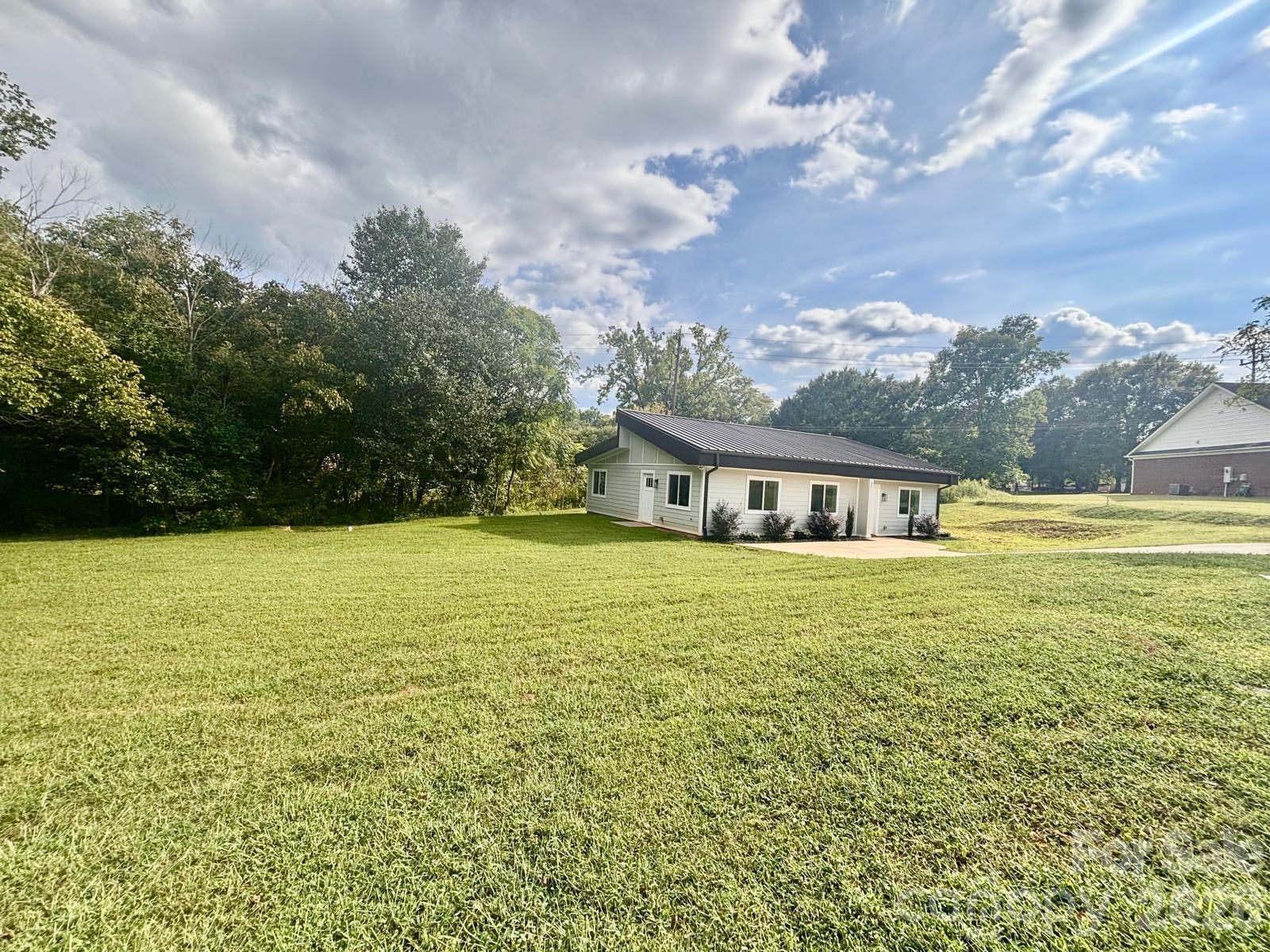 901 Linney Lane Property Photo 1