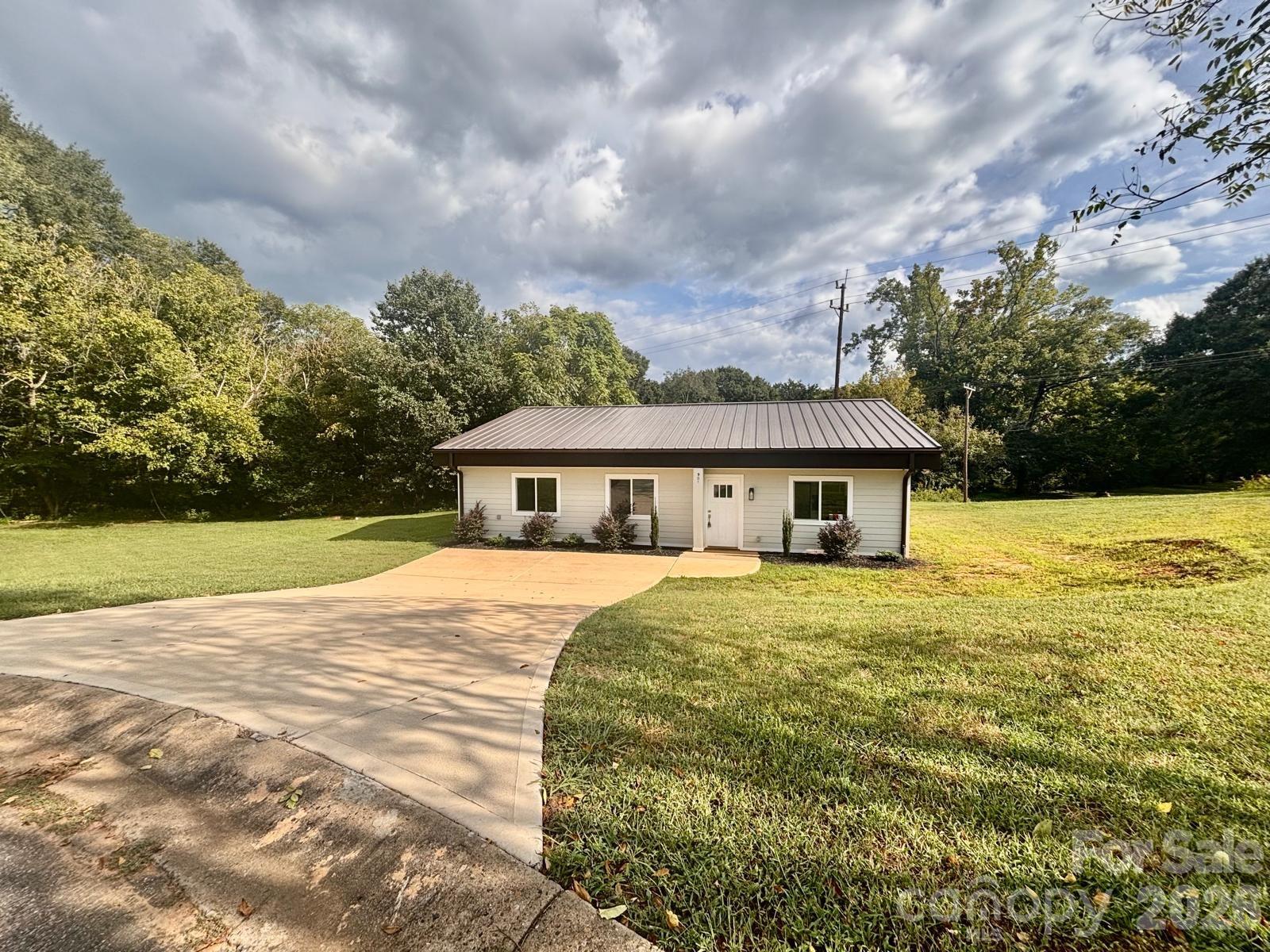 901 Linney Lane Property Photo 2