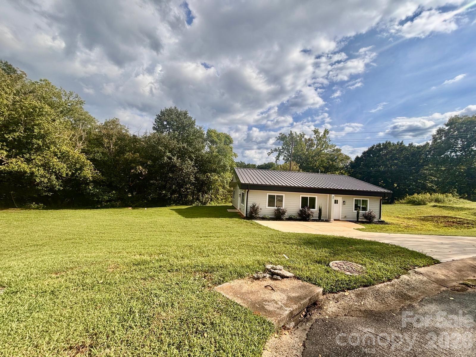 901 Linney Lane Property Photo 3