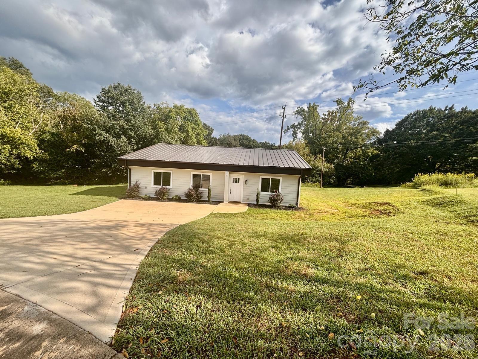 901 Linney Lane Property Photo 4