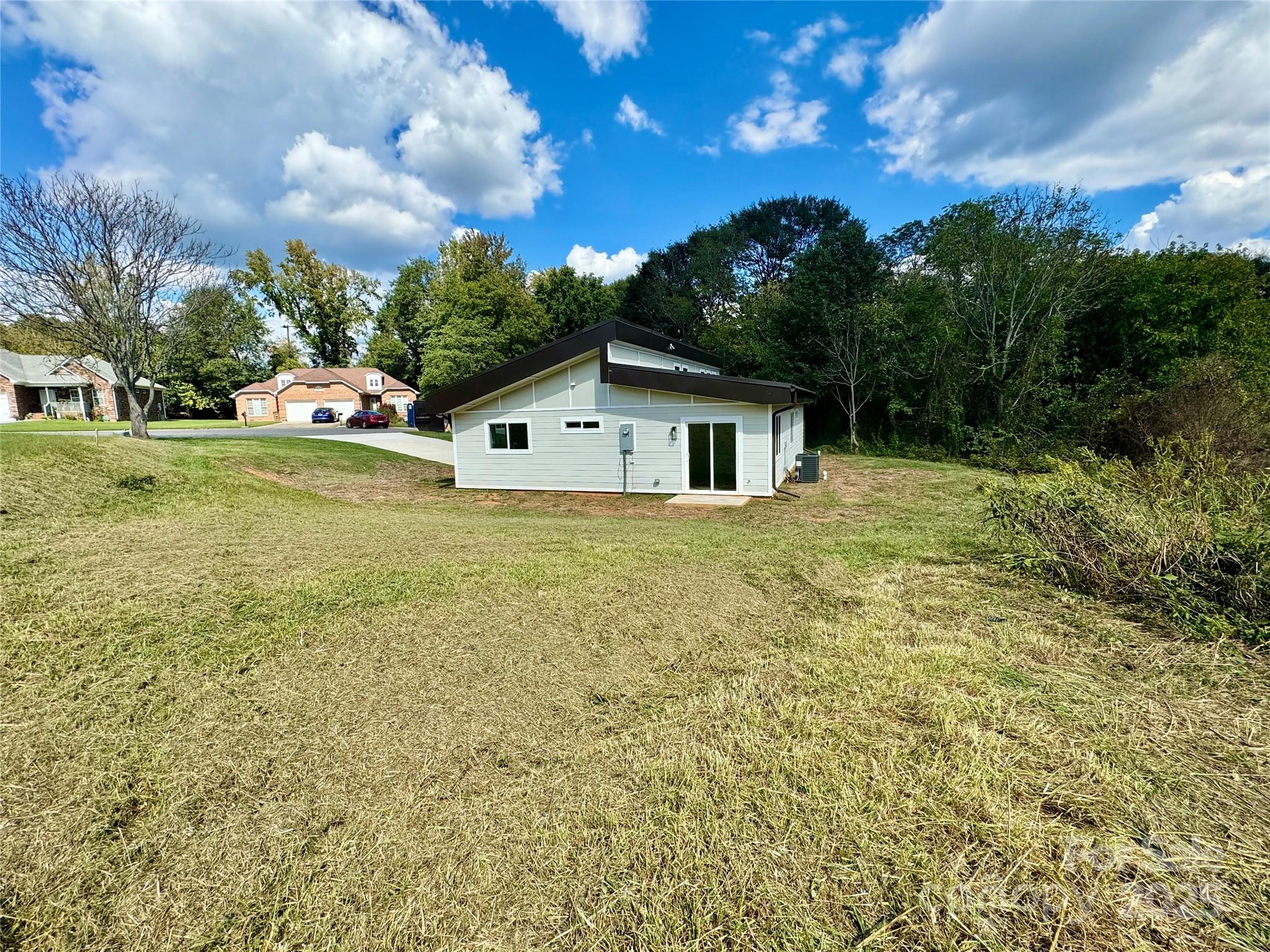 901 Linney Lane Property Photo 5