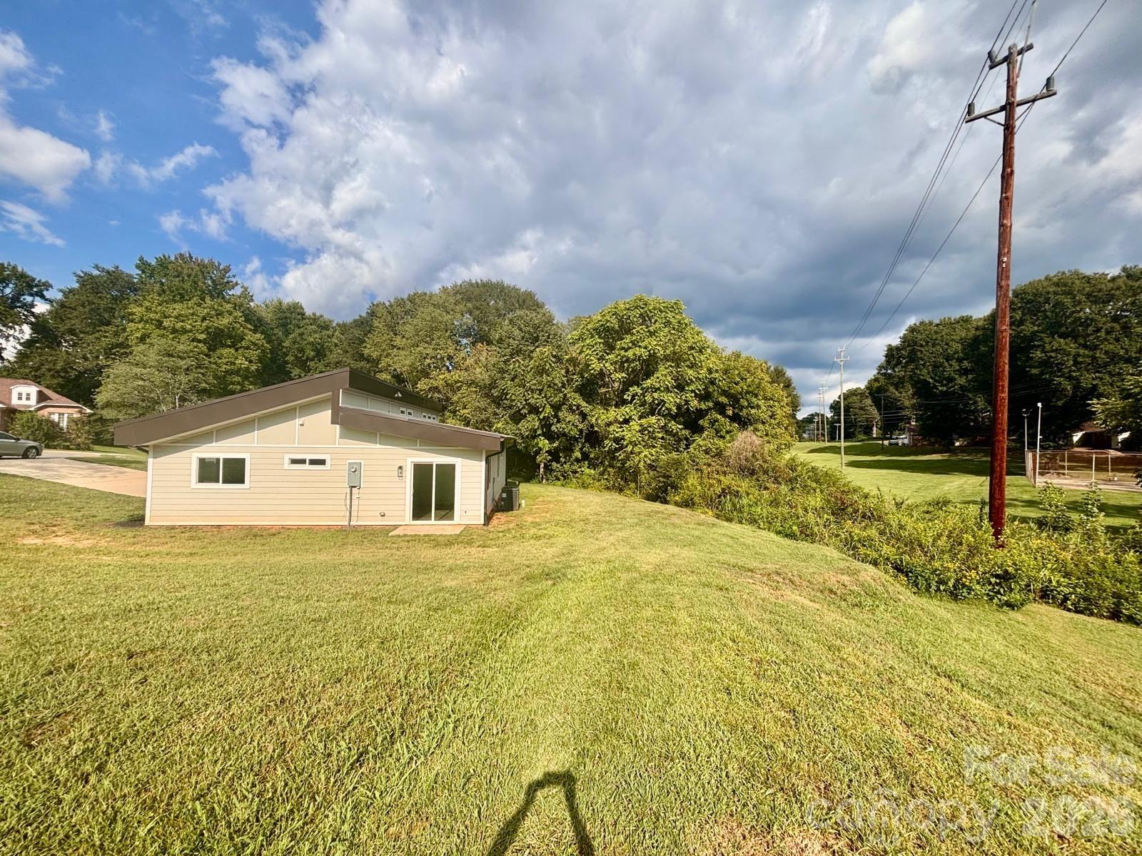 901 Linney Lane Property Photo 5