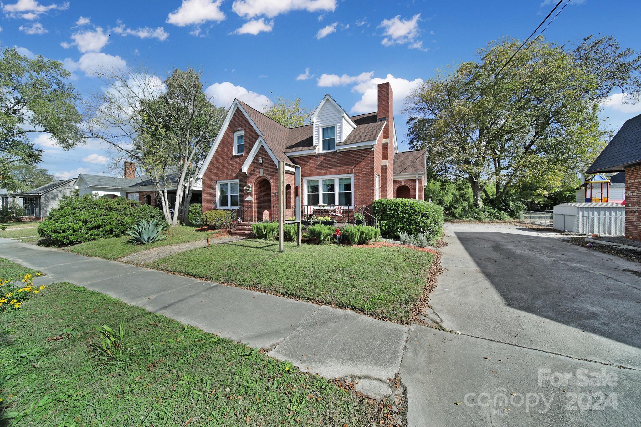 109 N York Street Property Photo 7