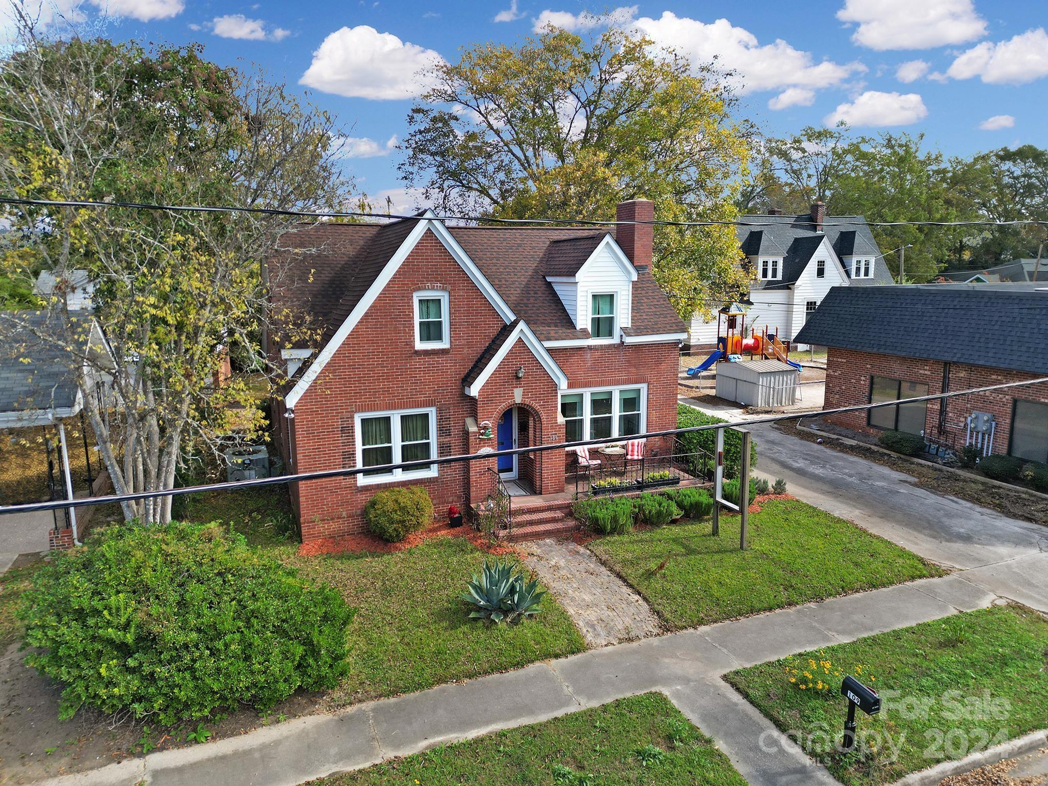 109 N York Street Property Photo 8