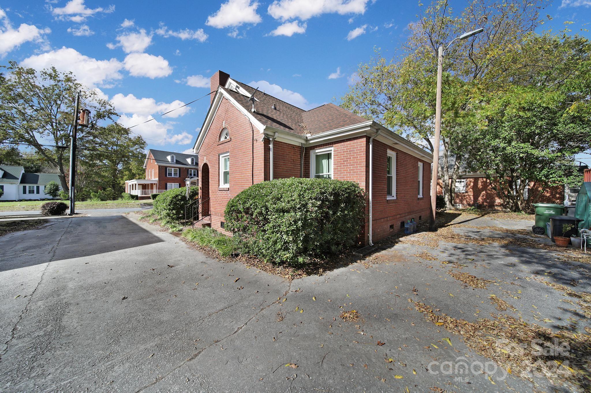 109 N York Street Property Photo 9