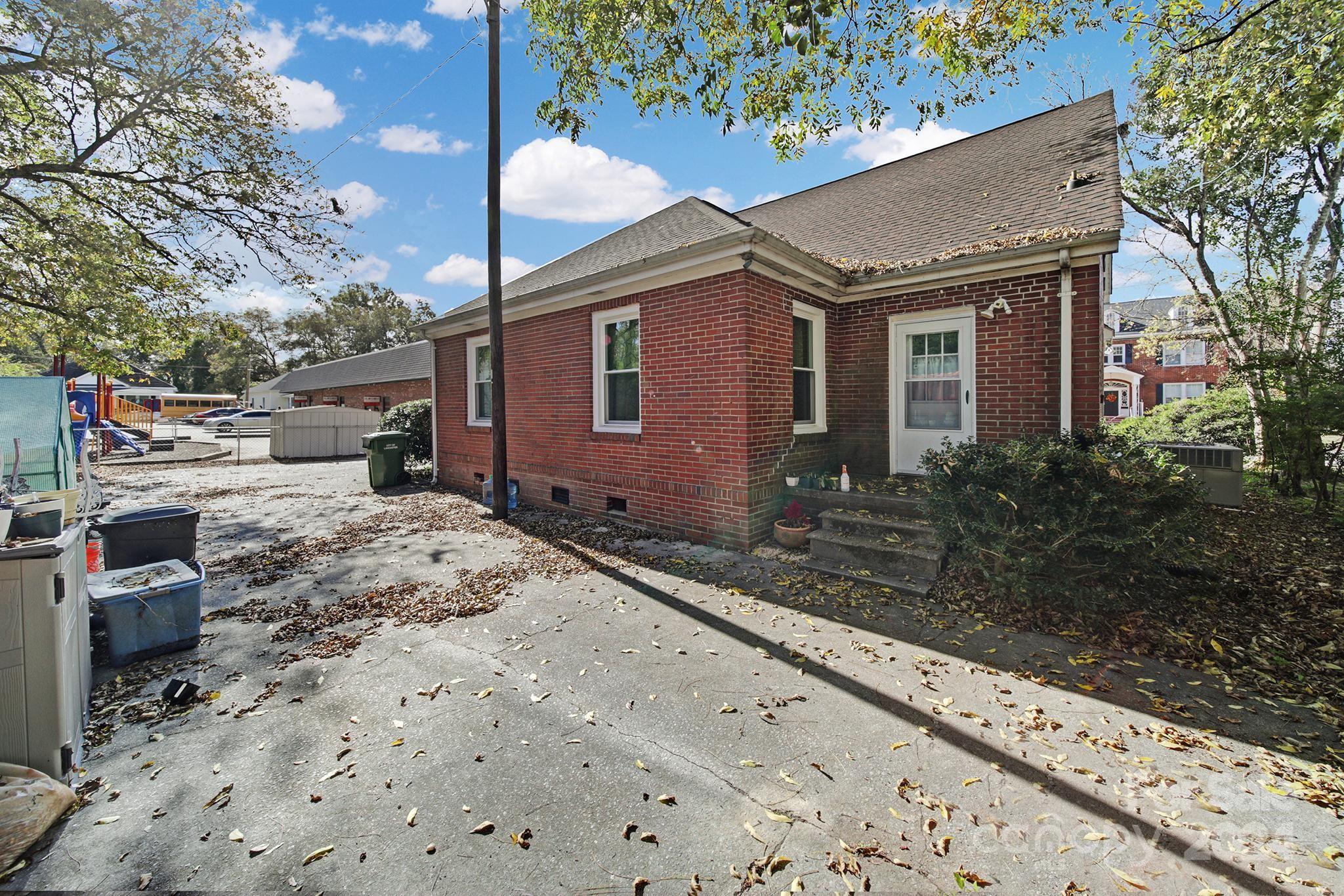 109 N York Street Property Photo 10